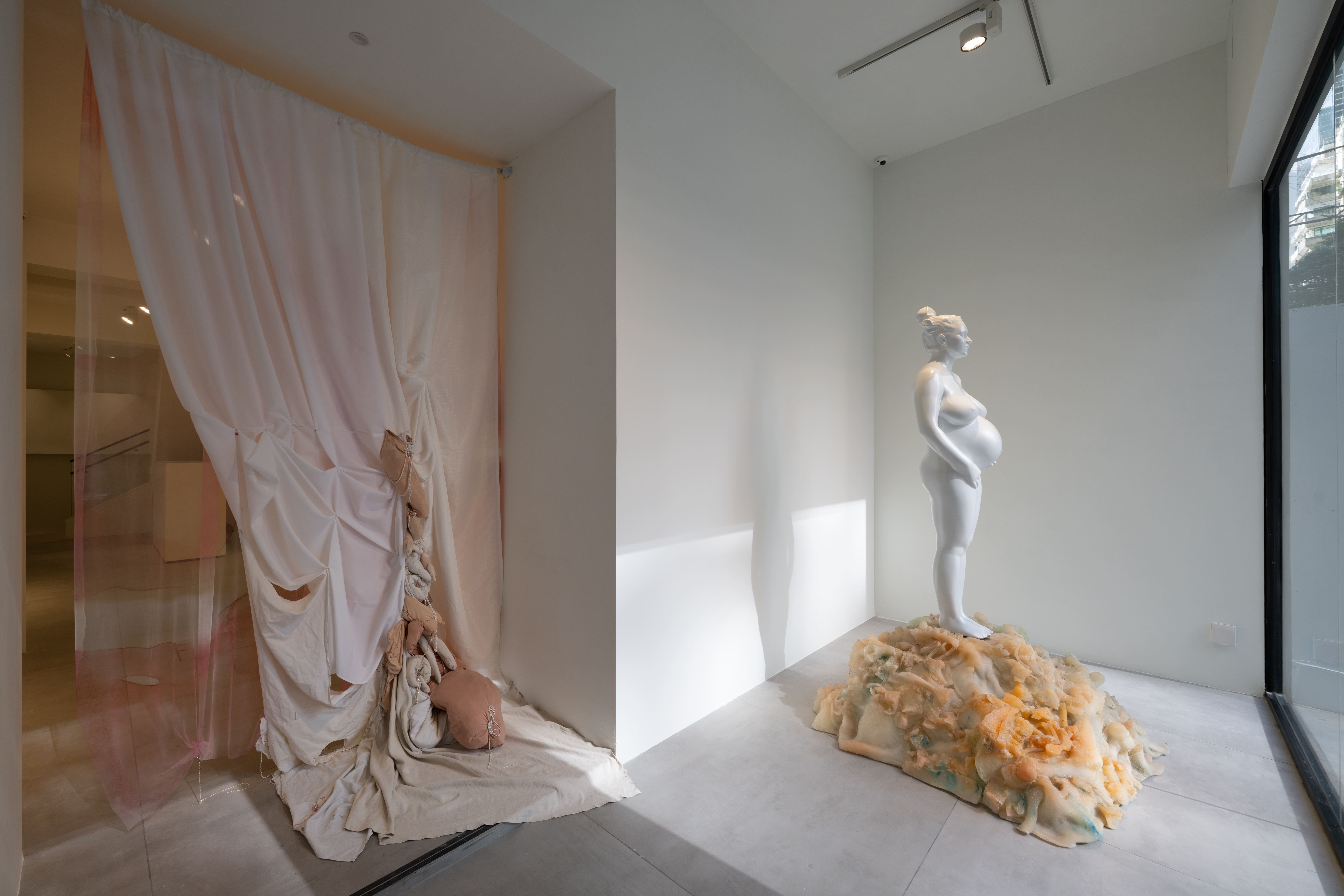 Галерея Double Q. Вигляд інсталяції. Фото: Нік Чу, 2025.