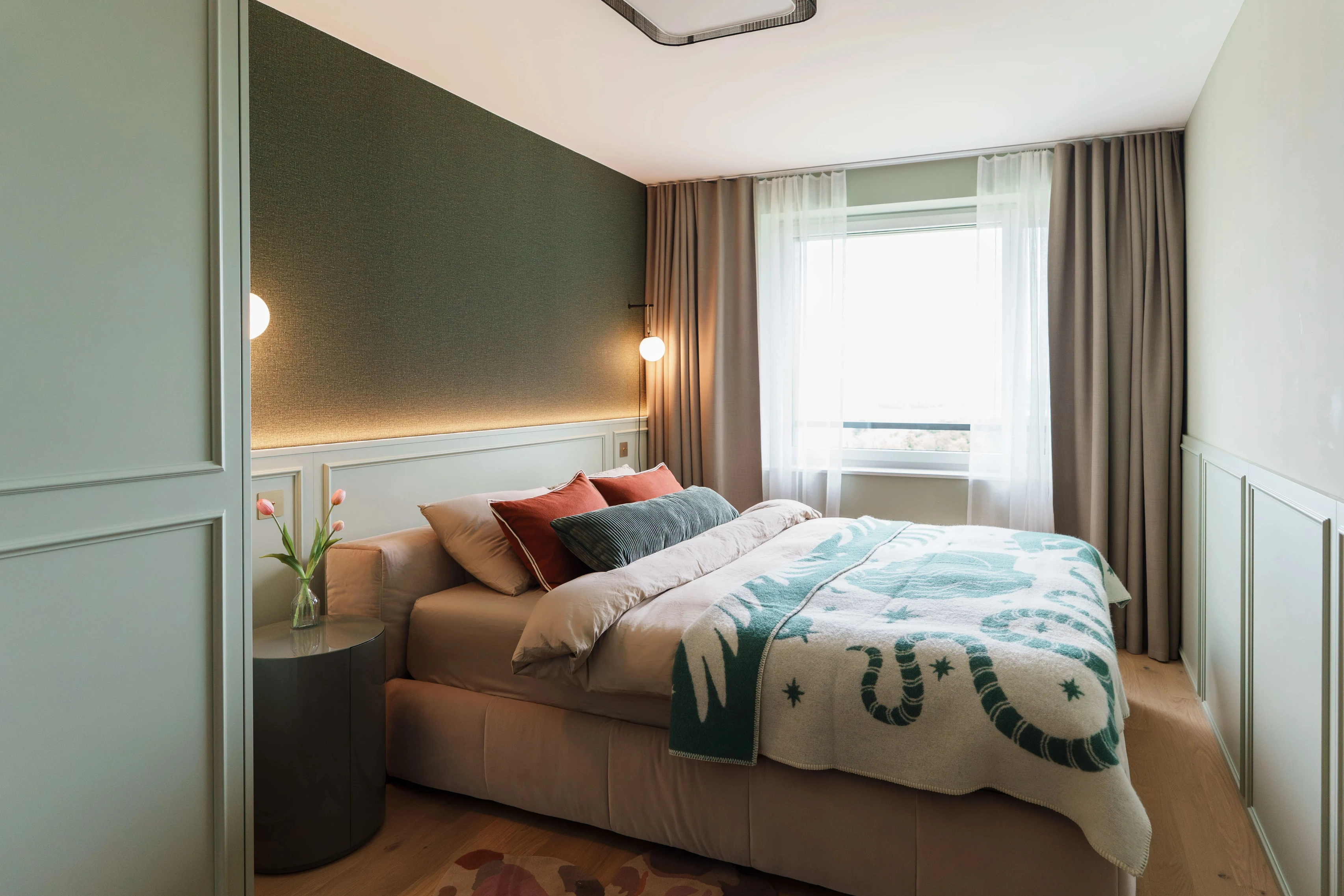 Erdige moderne Wohnung | Upscale Interiors