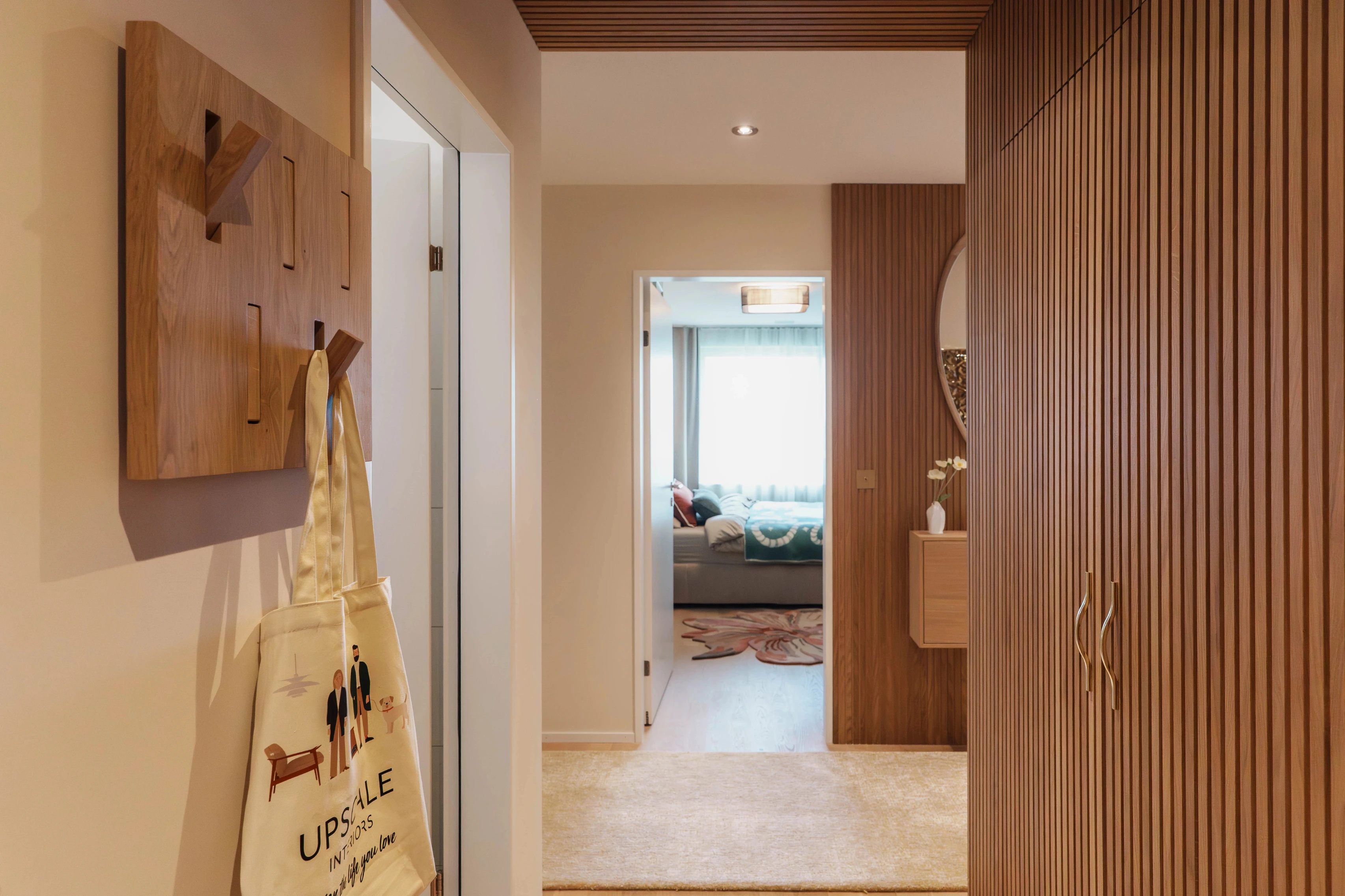 Erdige moderne Wohnung | Upscale Interiors