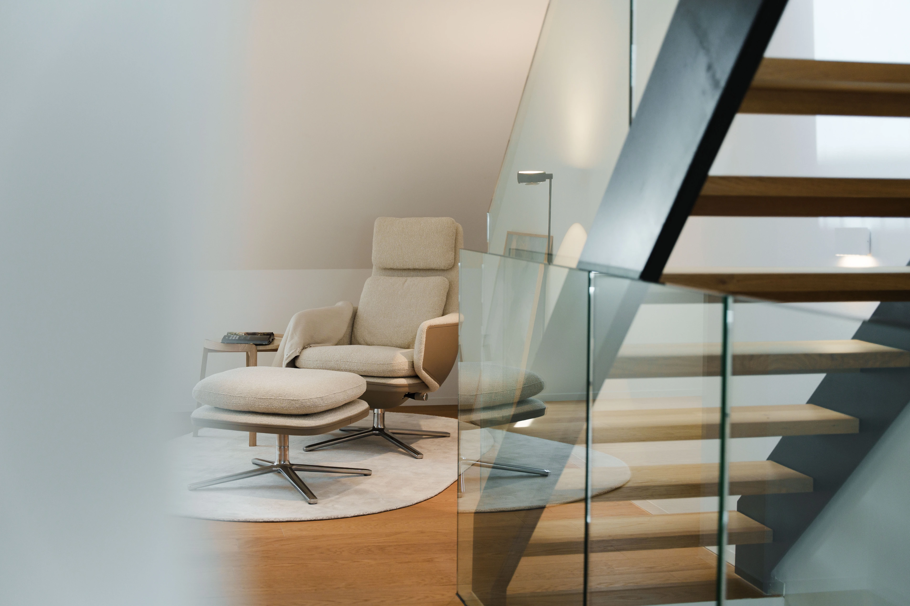 Minimalistische moderne Stadtwohnung | Upscale Interiors