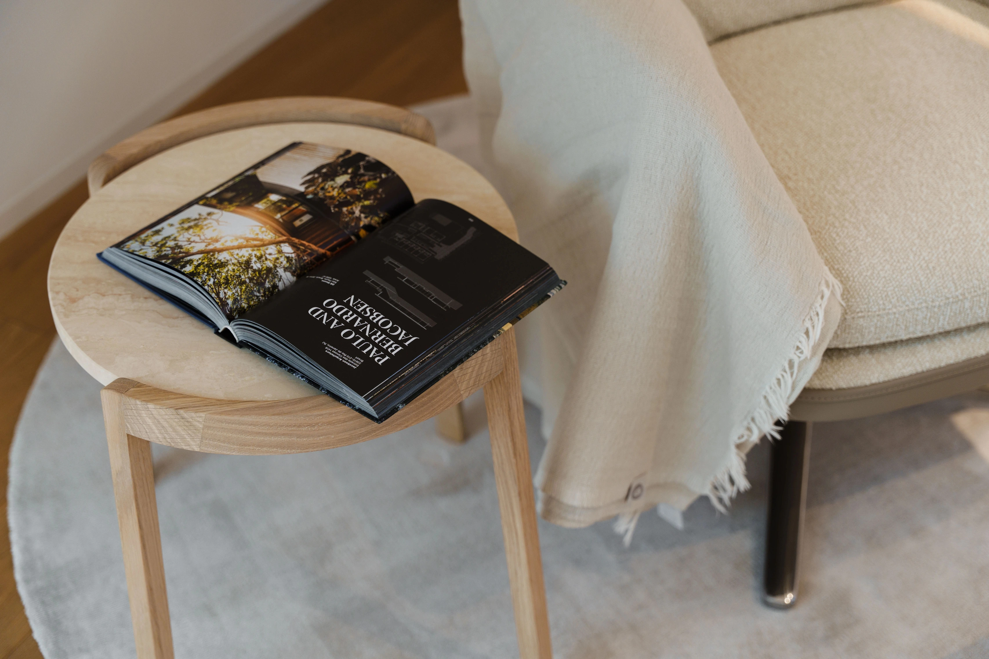 Minimalistische moderne Stadtwohnung | Upscale Interiors