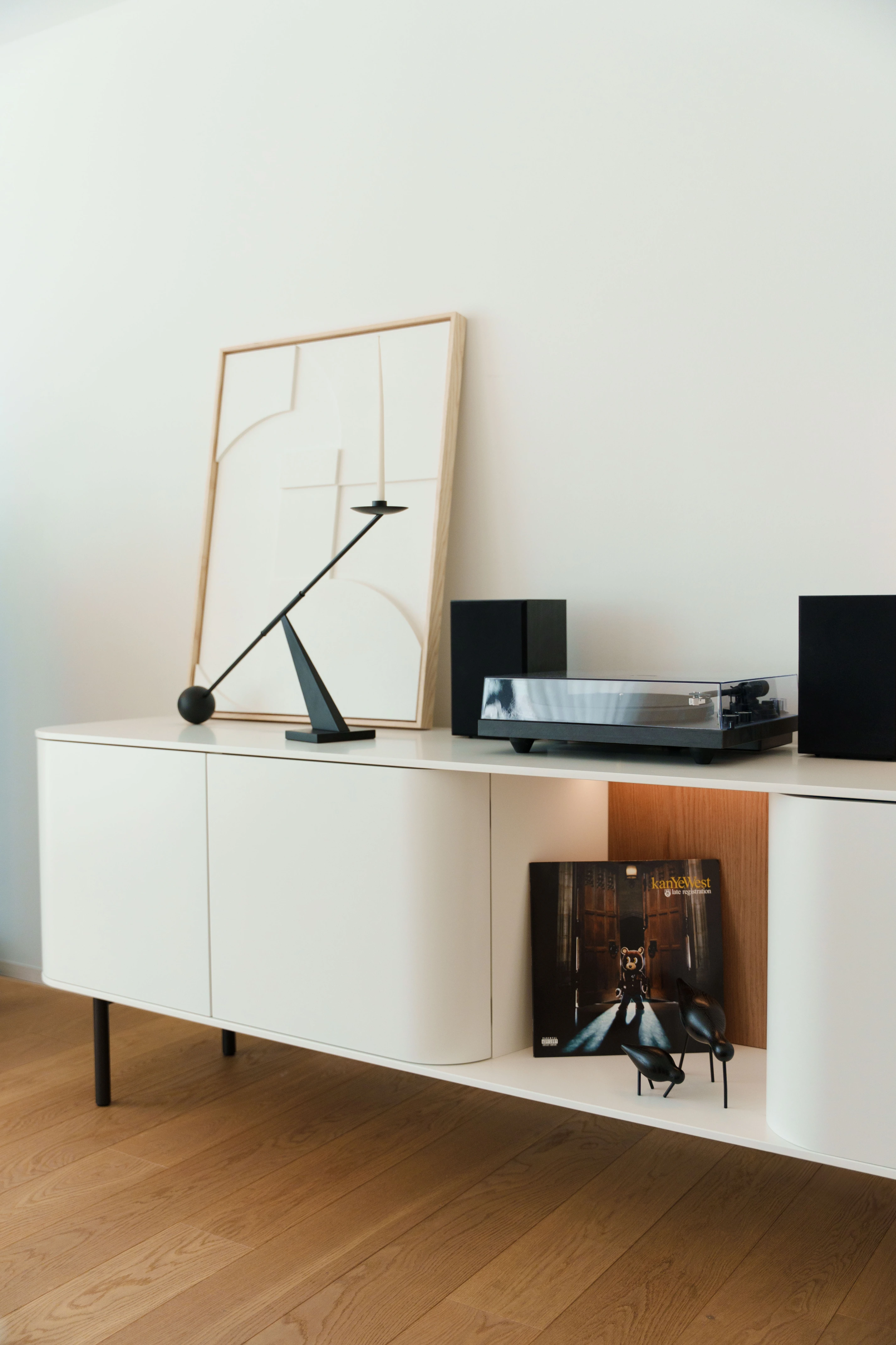 Minimalistische moderne Stadtwohnung | Upscale Interiors