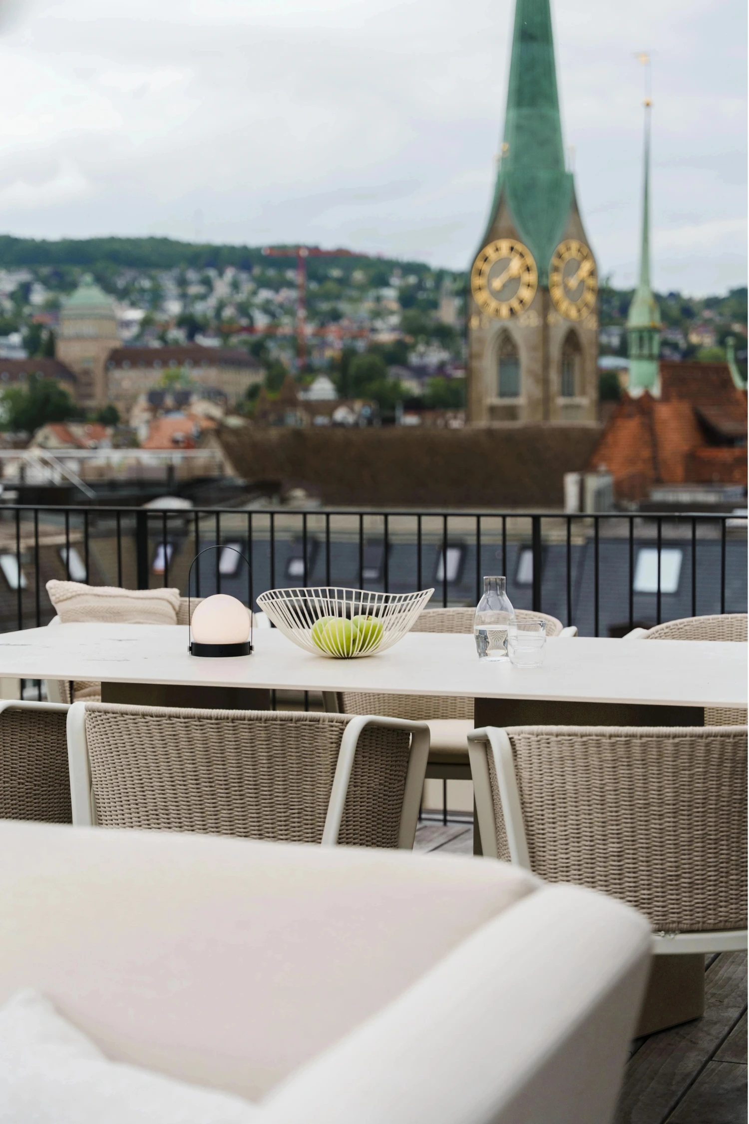 Minimalistische moderne Stadtwohnung | Upscale Interiors