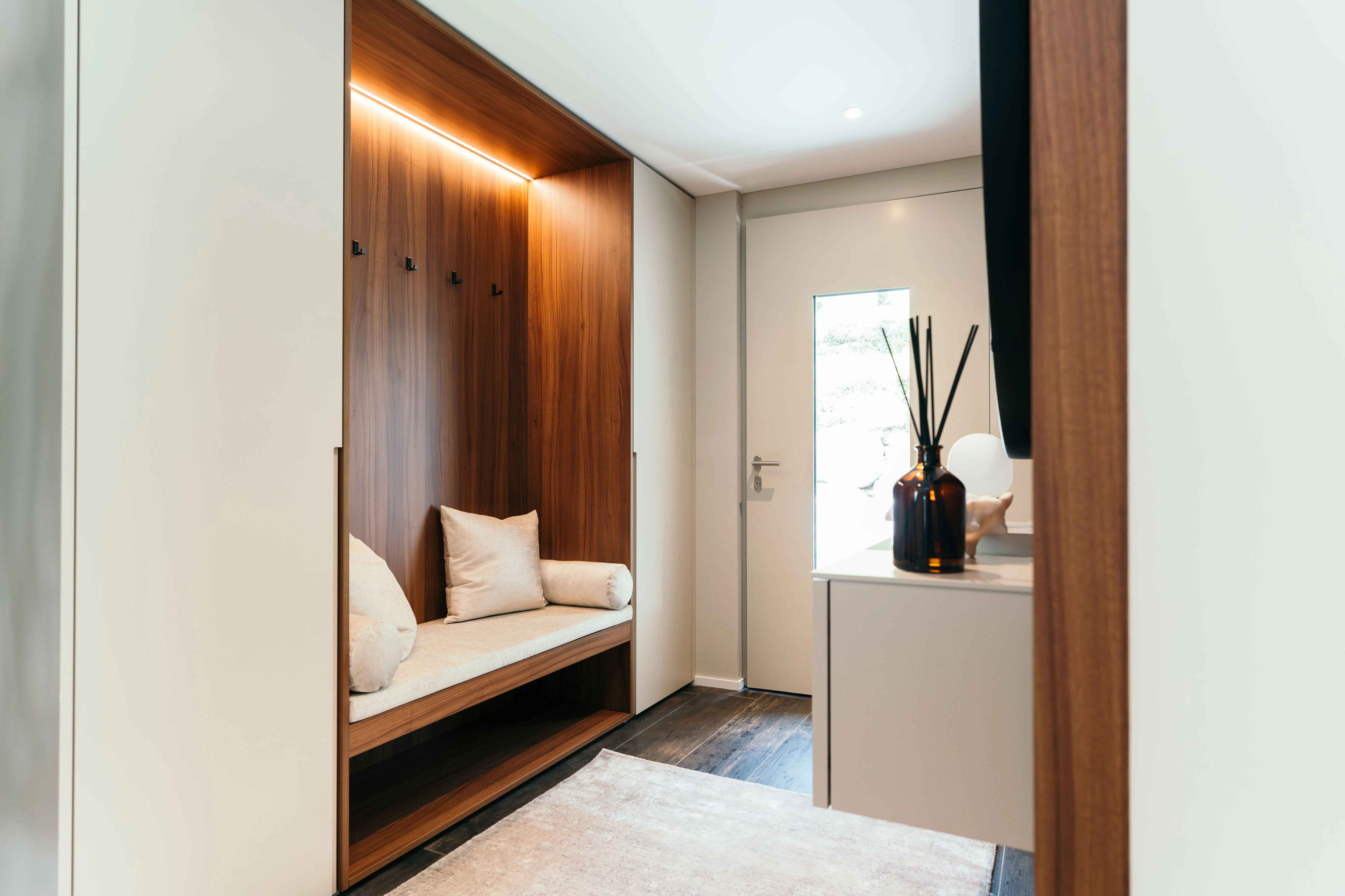 Die tiefe Holznische | Upscale Interiors
