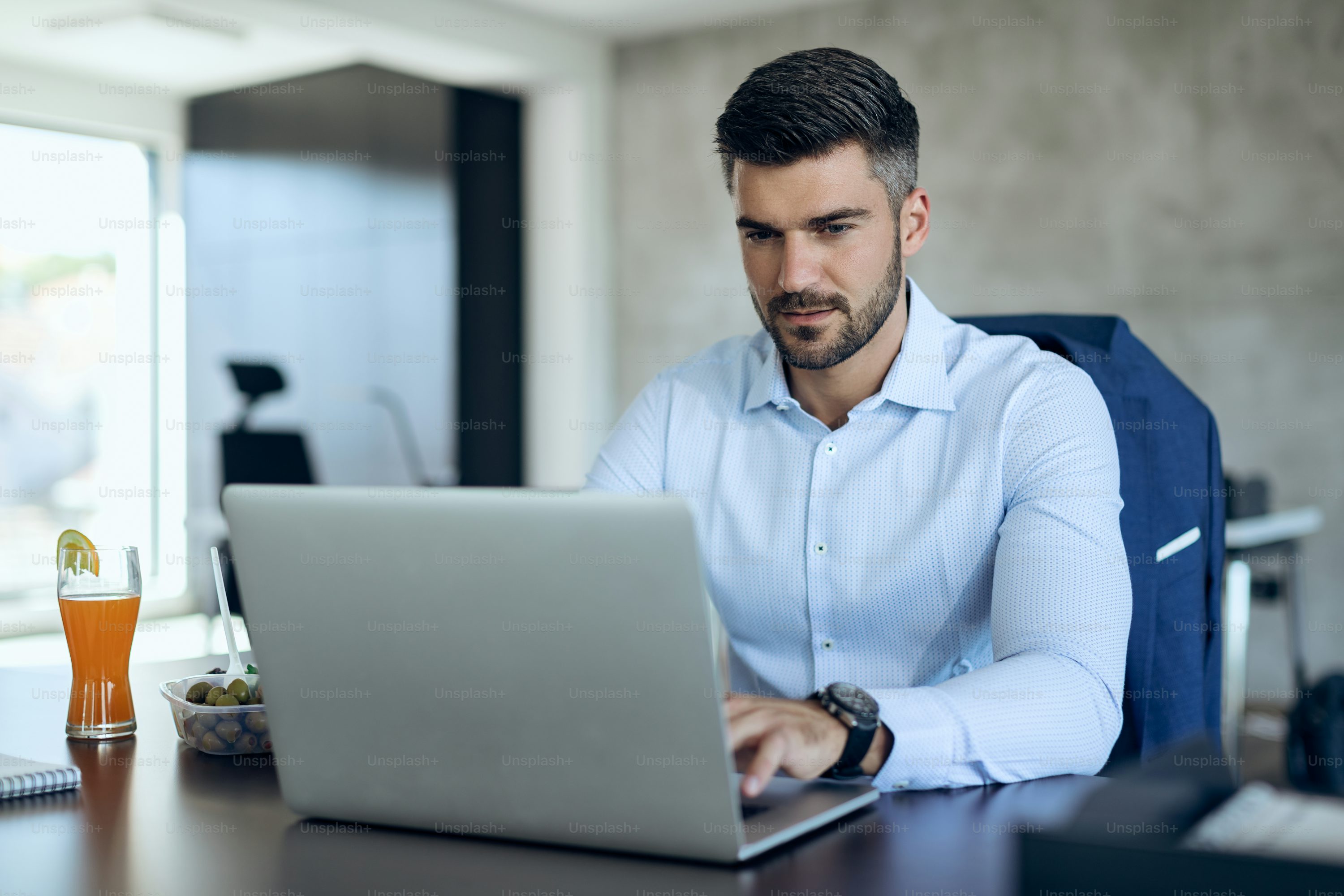 MiAccounting Xero partner helping a Canadian small business owner set up cloud accounting software