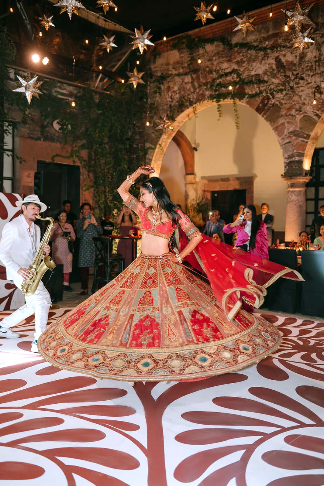 Sangeet: La tradición hindú previa a la boda que pone a bailar a todo el mundo