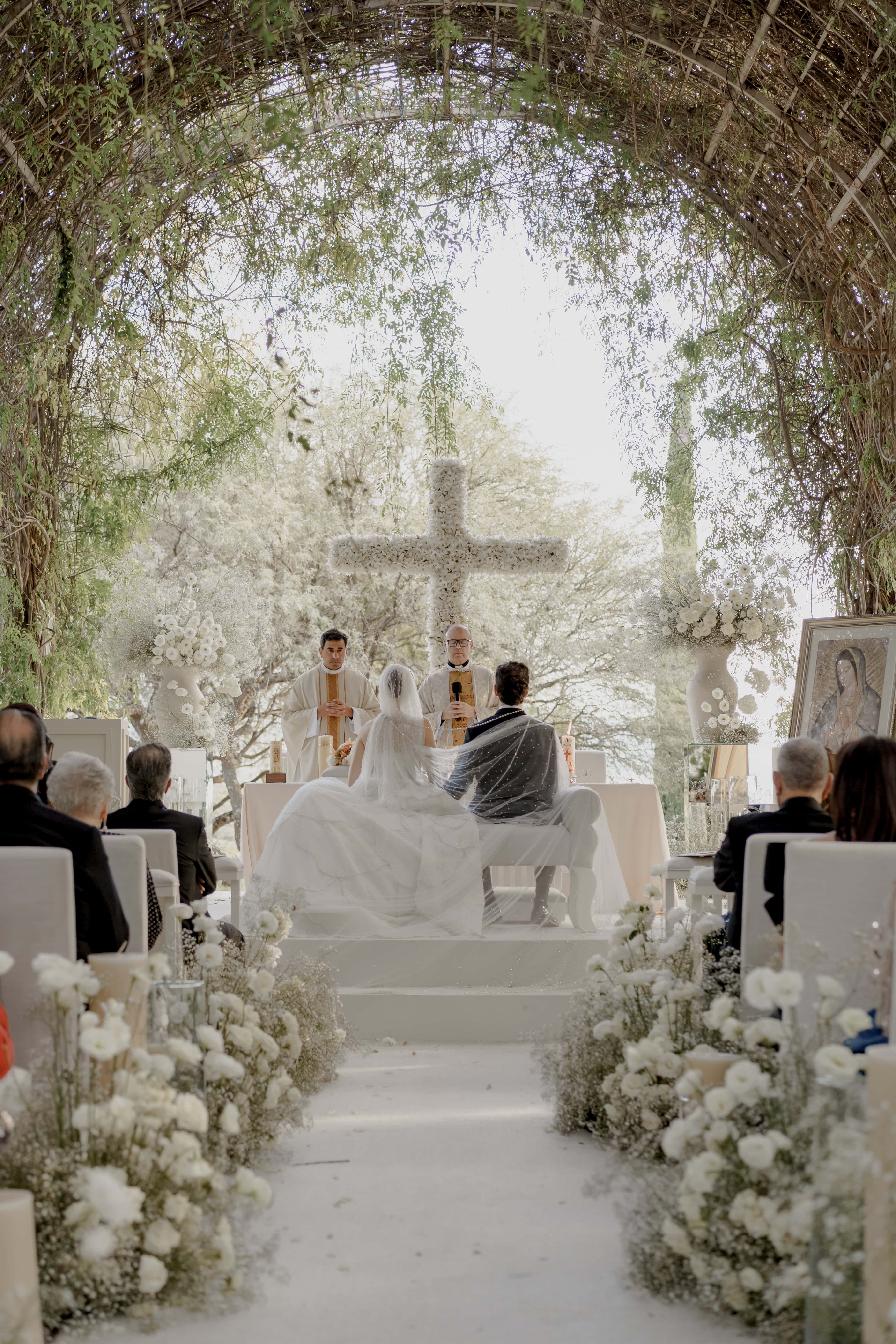 Una elegante boda de destino en San Miguel de Allende: Marianne & Joseph en The Wedding Board