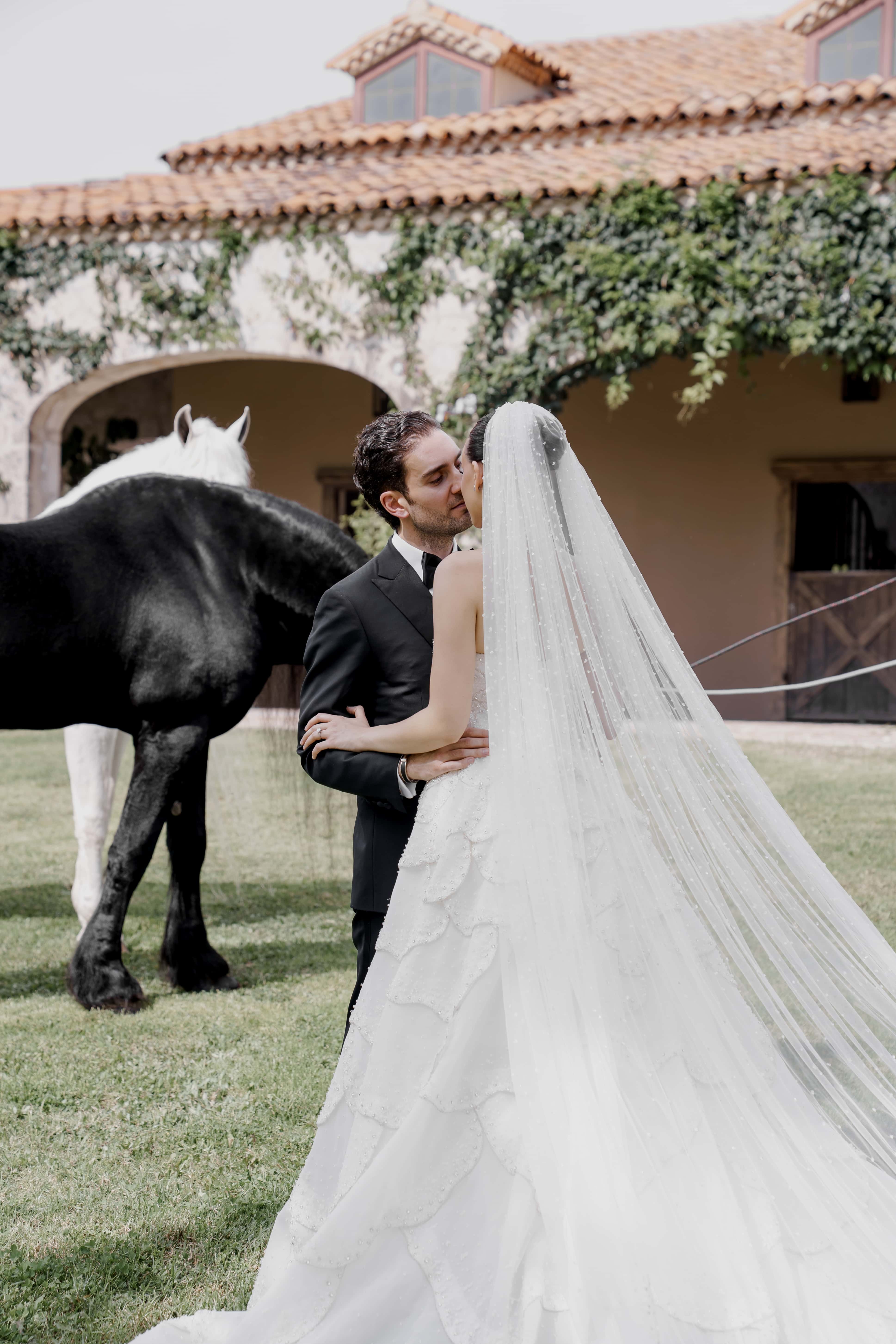 Una elegante boda de destino en San Miguel de Allende: Marianne & Joseph en The Wedding Board