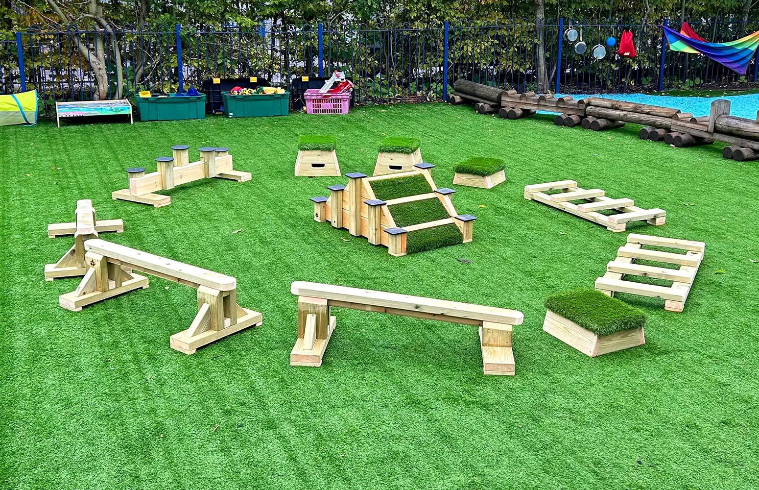 Exercise Balance Set 0 on artificical grass in at a school