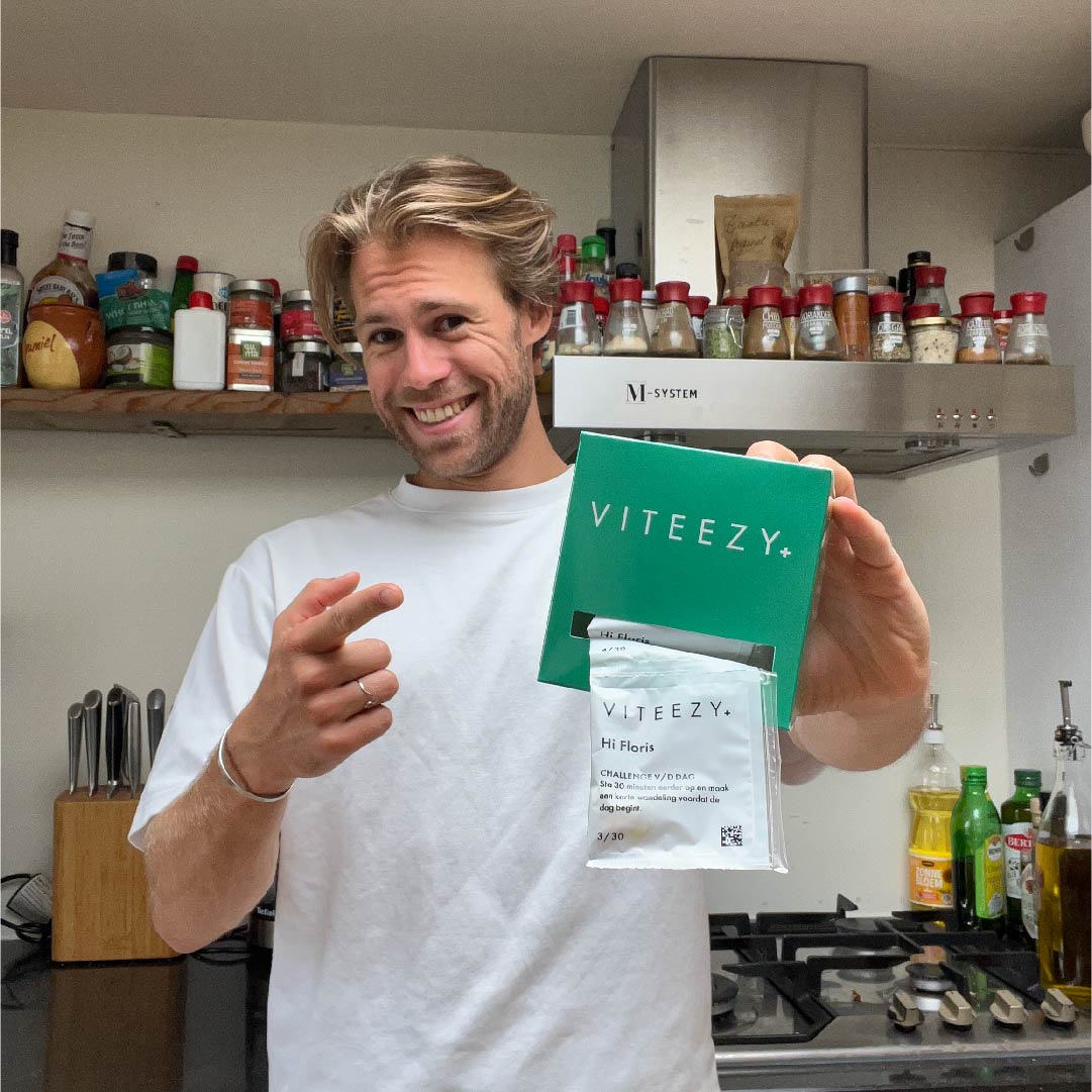 Floris met Viteezy doosje in zijn hand