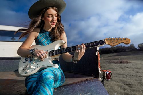 The Listening Room: Bella Rayne & Friends