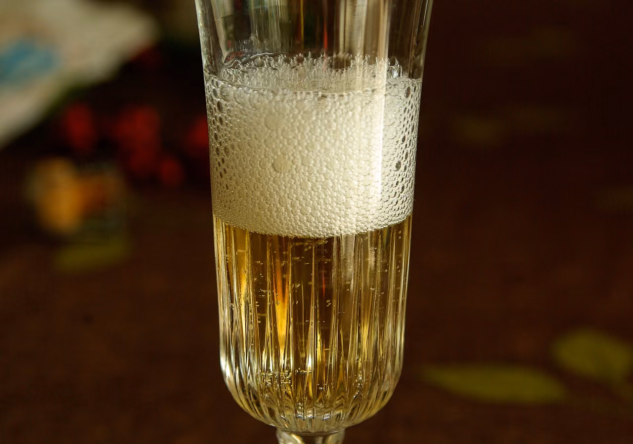 SOLD OUT  Cork Dorks do Bubbles – Wine Club