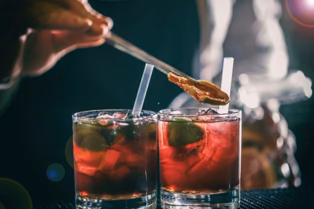 Distillers Club – Cocktail Corner with Local Distilling Houses