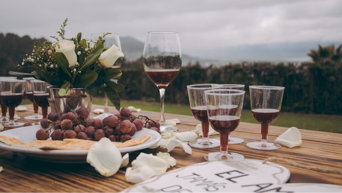 THE ART OF PAIRING WINE AND FOOD: AN ISLAND APPROACH