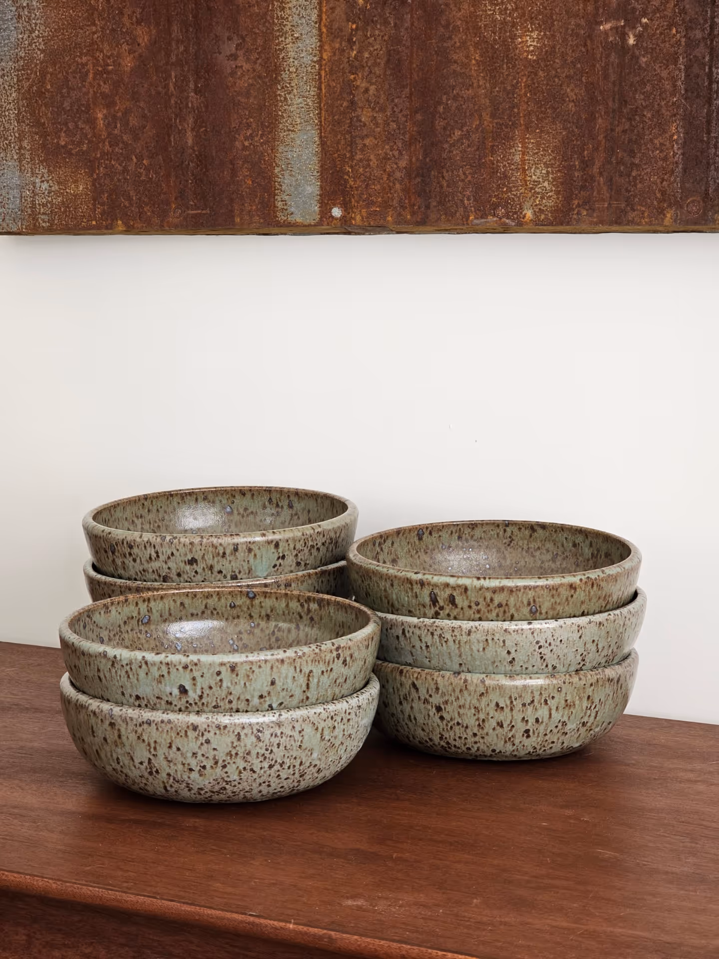A blue and brown speckled set of bowls.