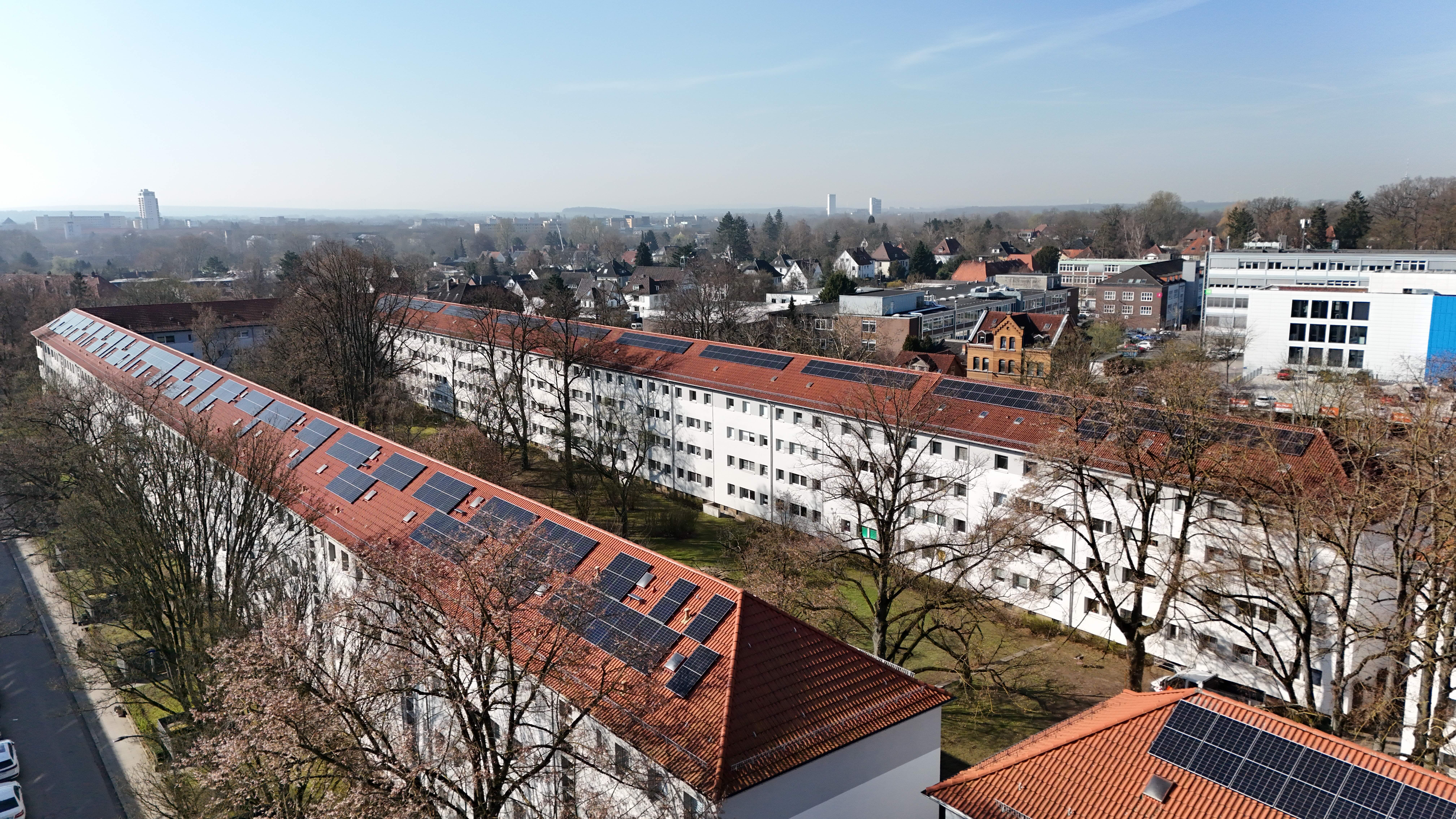 Dächer mit Solaranlagen