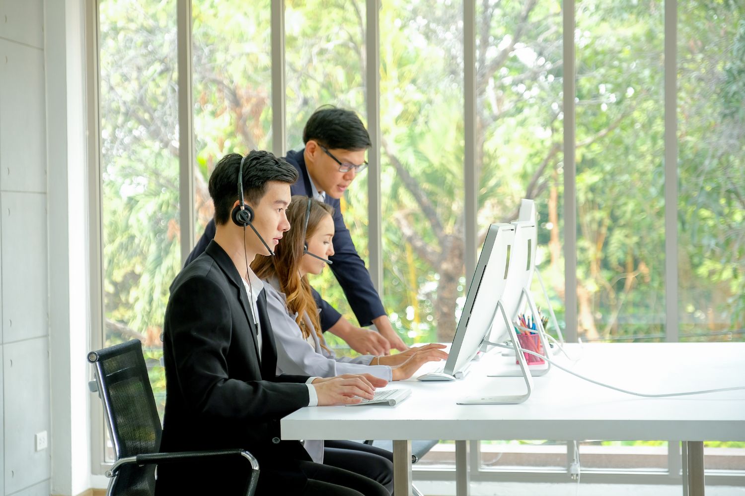 Desktop Support:  A Complete Guide for Businesses and End Users 