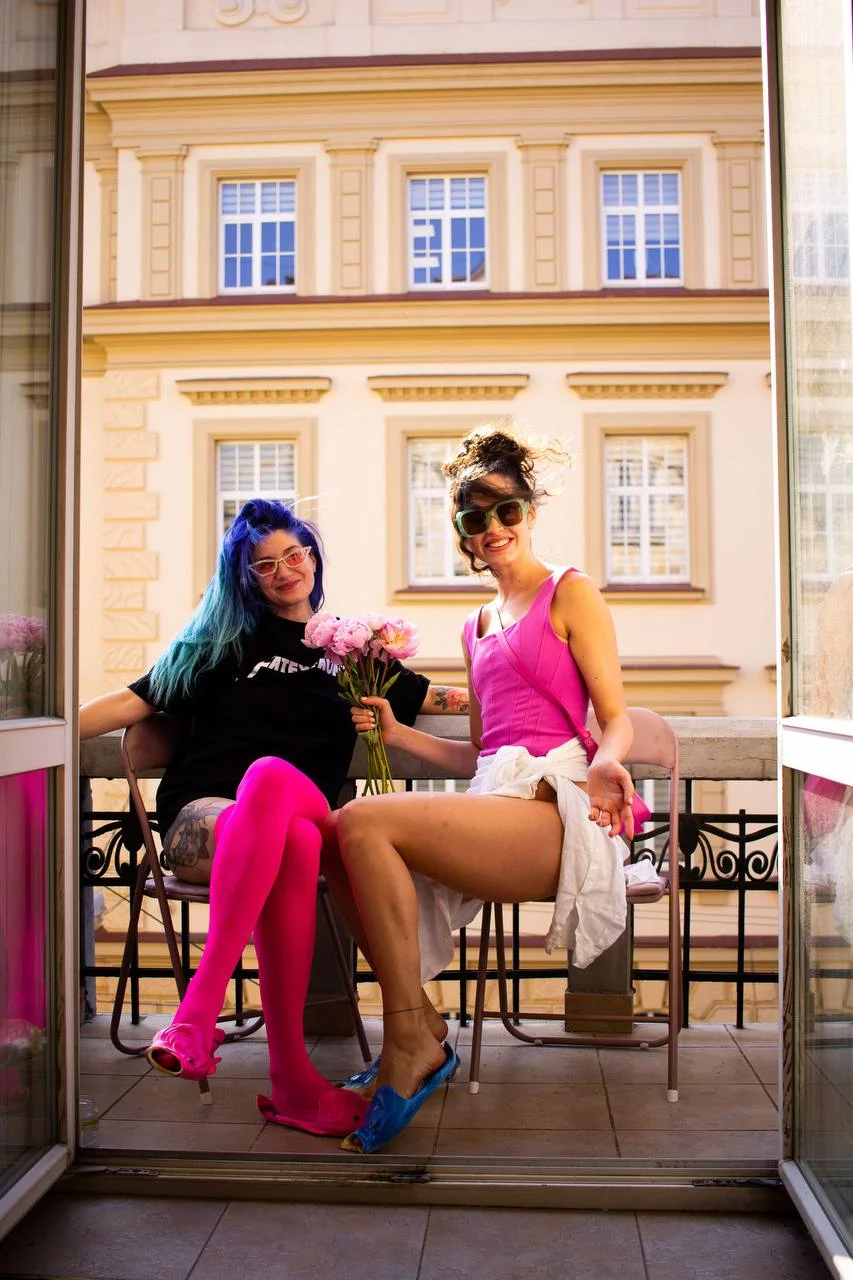 Hot Mamas co-founders Natalka and Dana on a balcony.