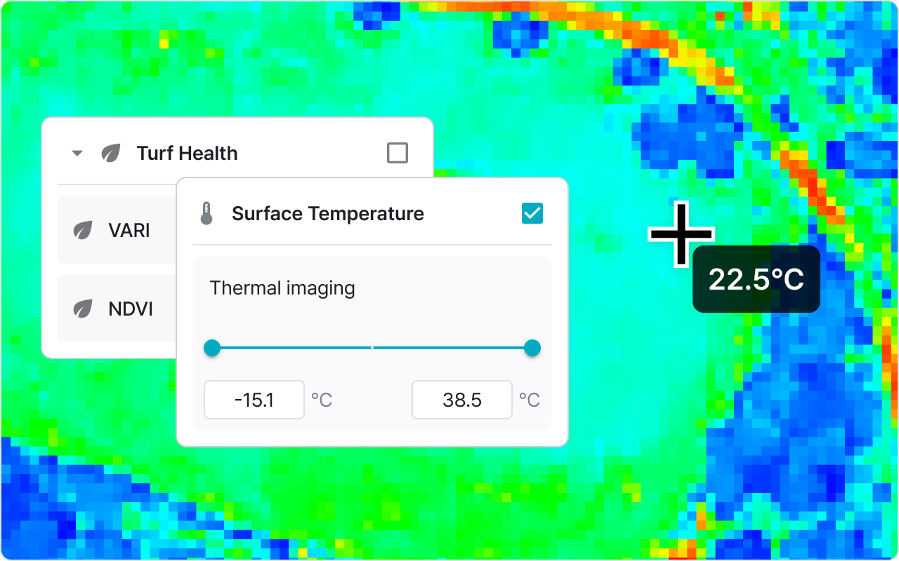 골프 코스 A 그린1의 지역적 잔디 스트레스 징후를 표시한 항공 사진.