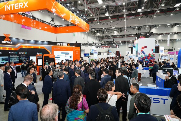 지난해 10월 23~26일 대구 엑스코에서 열린 2024 미래혁신기술박람회'(FIX 2024) 행사장을 찾은 방문객들이 인산인해를 이루고 있다. 행사 기간 나흘 동안 13만 3천118명의 방문객이 다녀가는 등 성황을 이뤘다. 대구시 제공