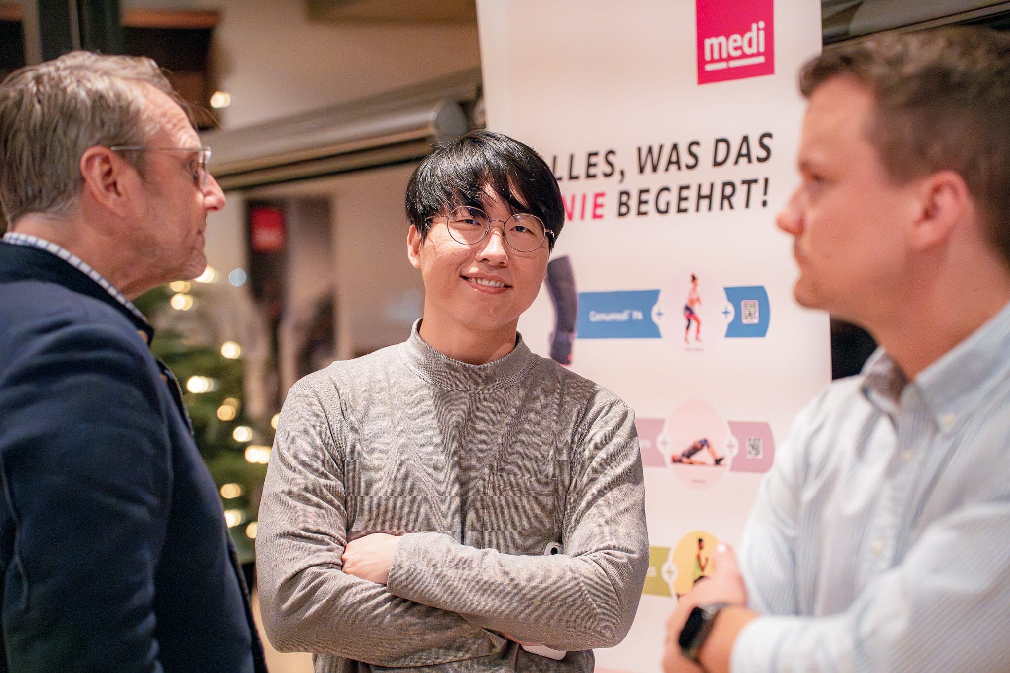 Fachgespräch am Ausstellerstand auf dem Knieforum Münsterland