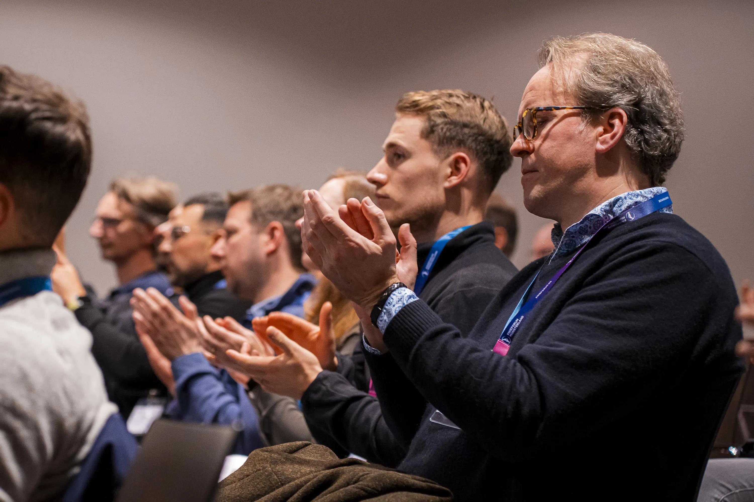 Applaudierendes Publikum beim Knieforum Münsterland