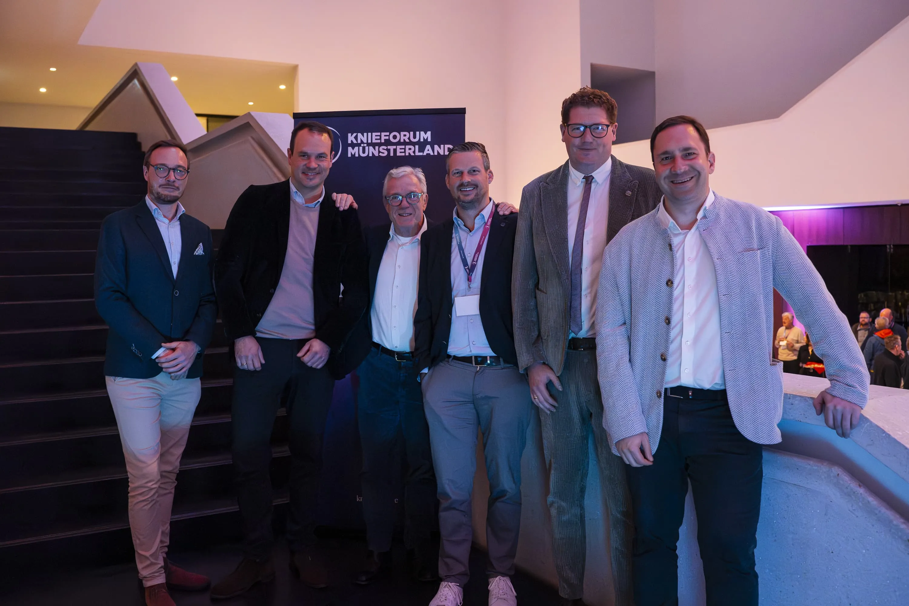 Die Referenten 2024 Posieren auf dem Knieforum Münsterland