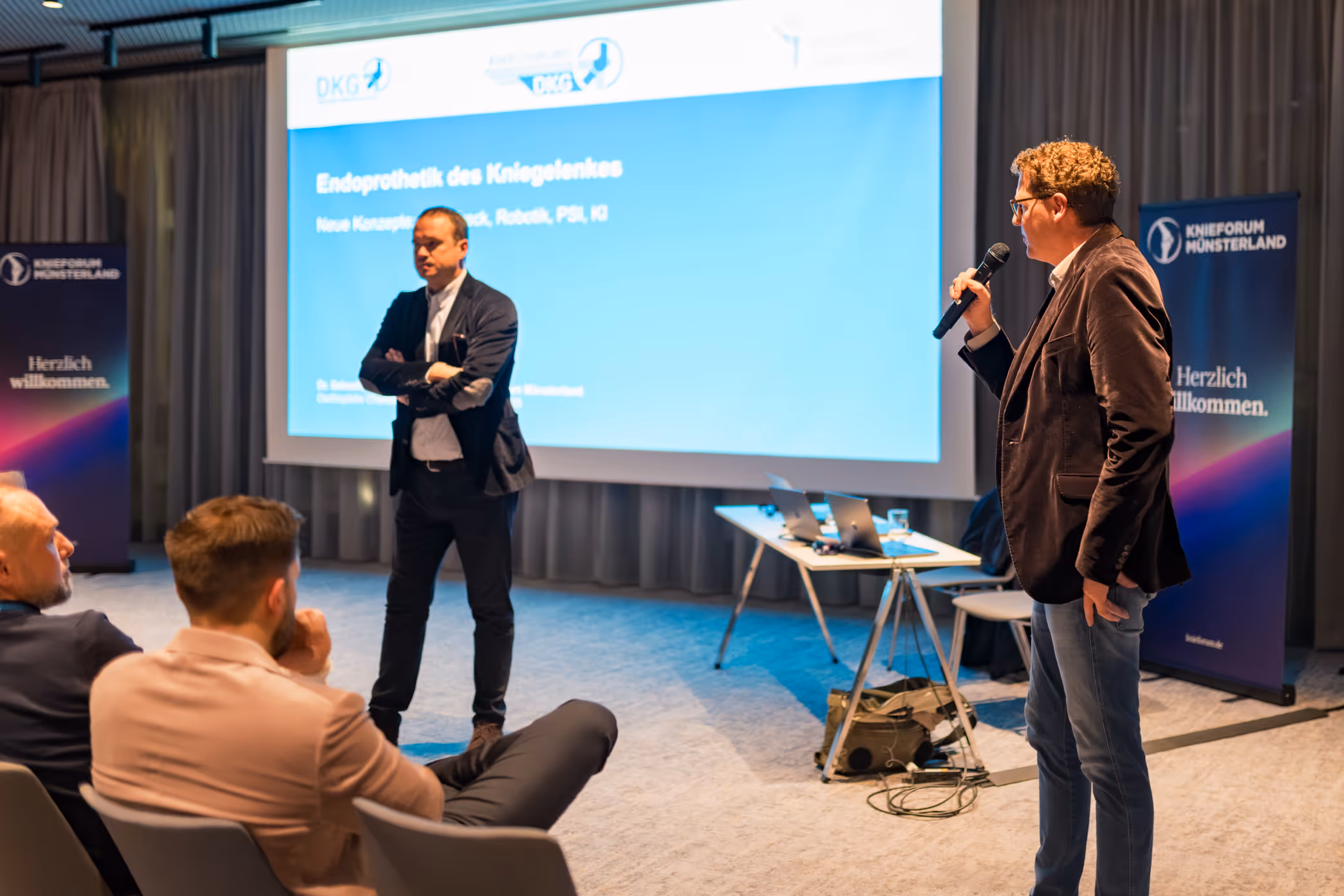 Applaudierendes Publikum beim Knieforum Münsterland