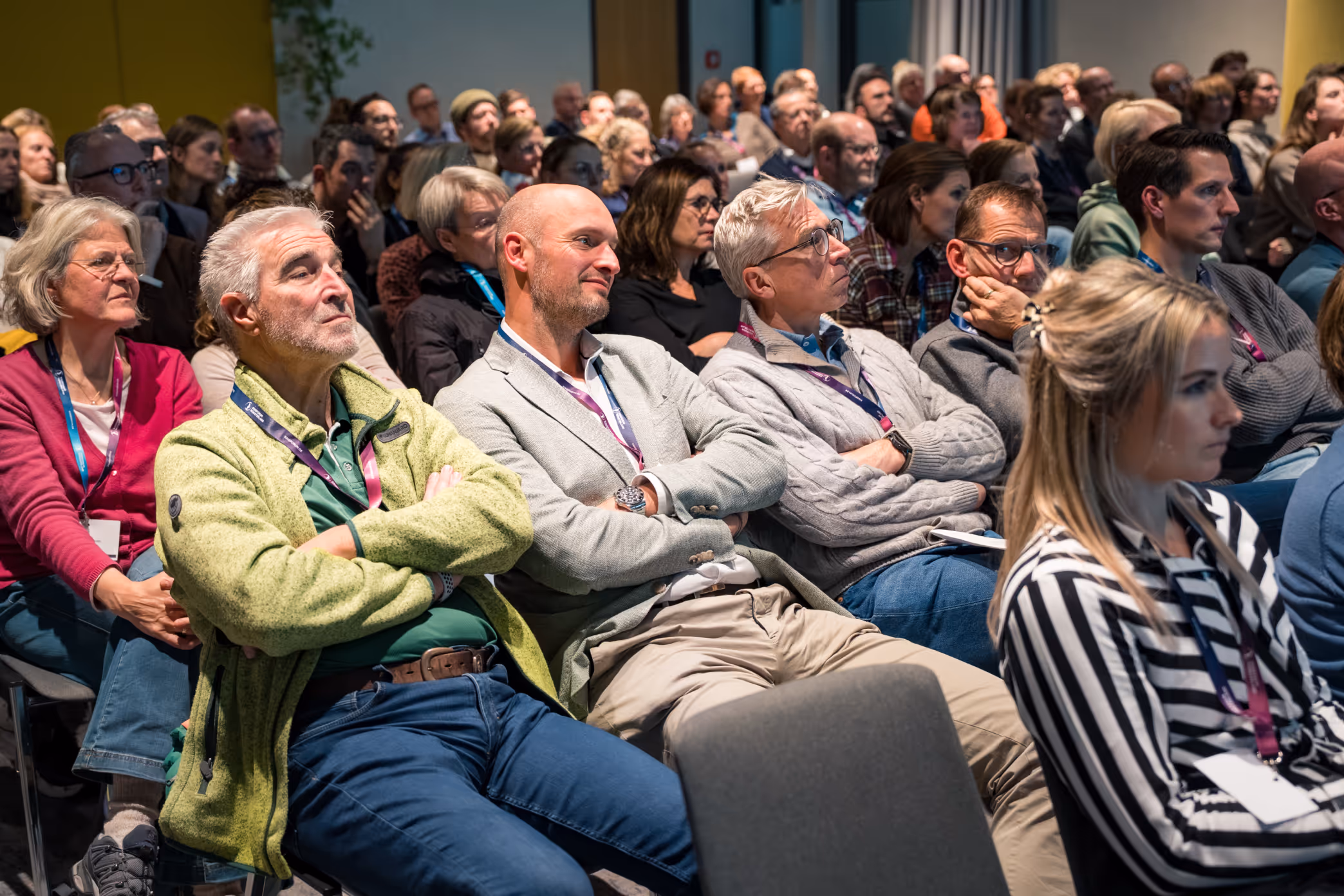 Blick auf die Präsentationsbühne des Knieforum Münsterland