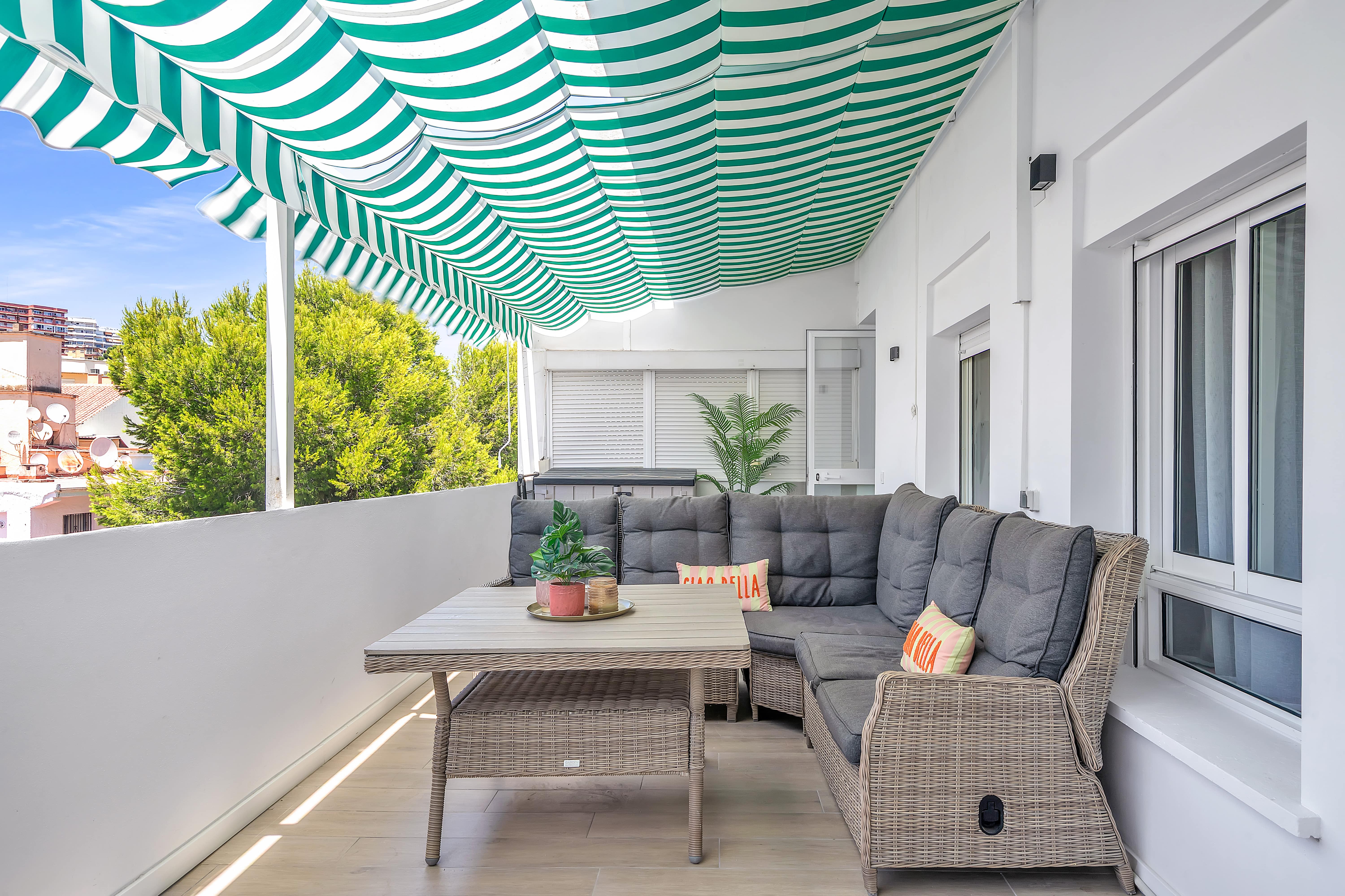 Gezelligheid op het terras van Casa Lyvanto 2.0
