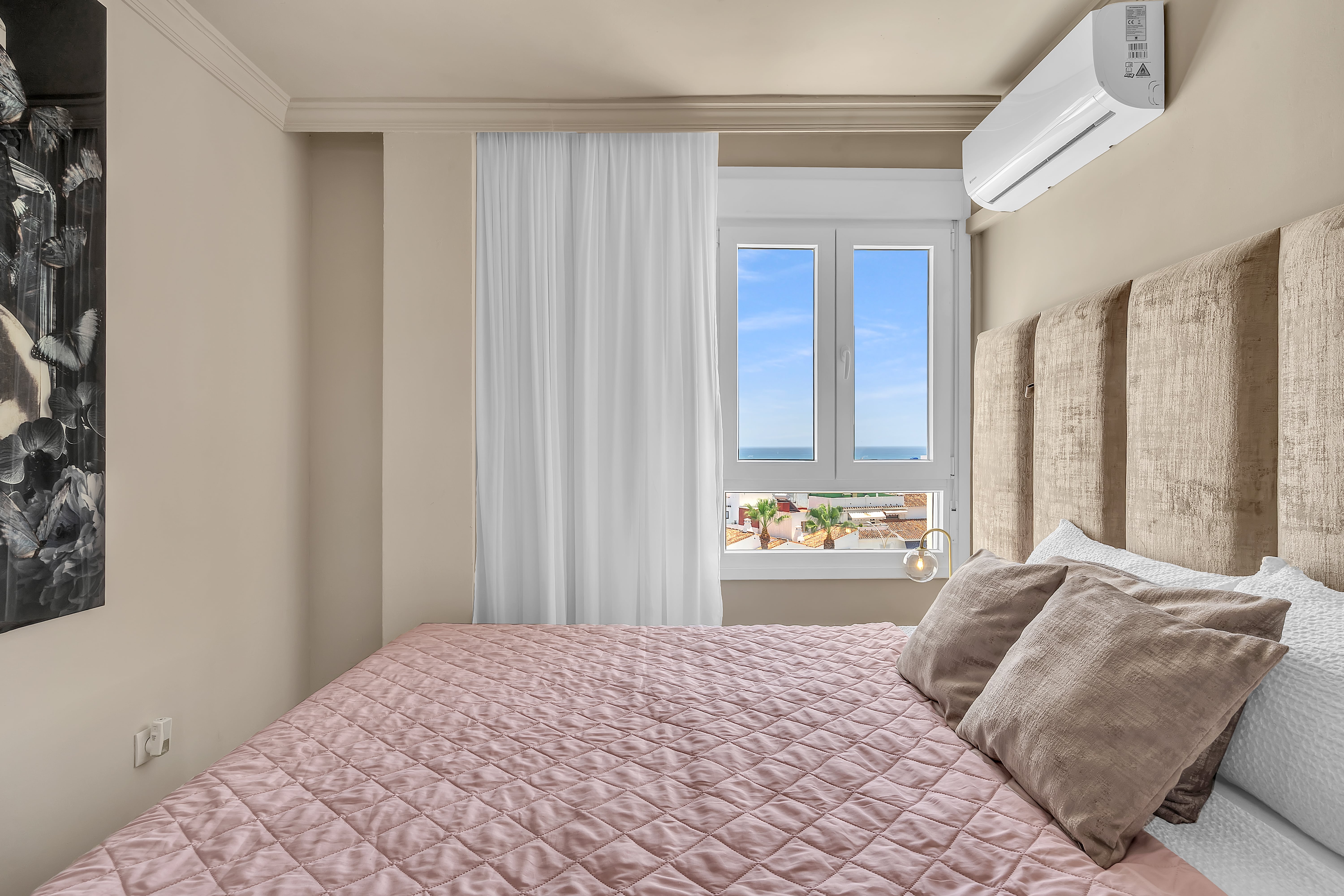 Slaapkamer met tweepersoonsbed – Casa Lyvanto 2.0