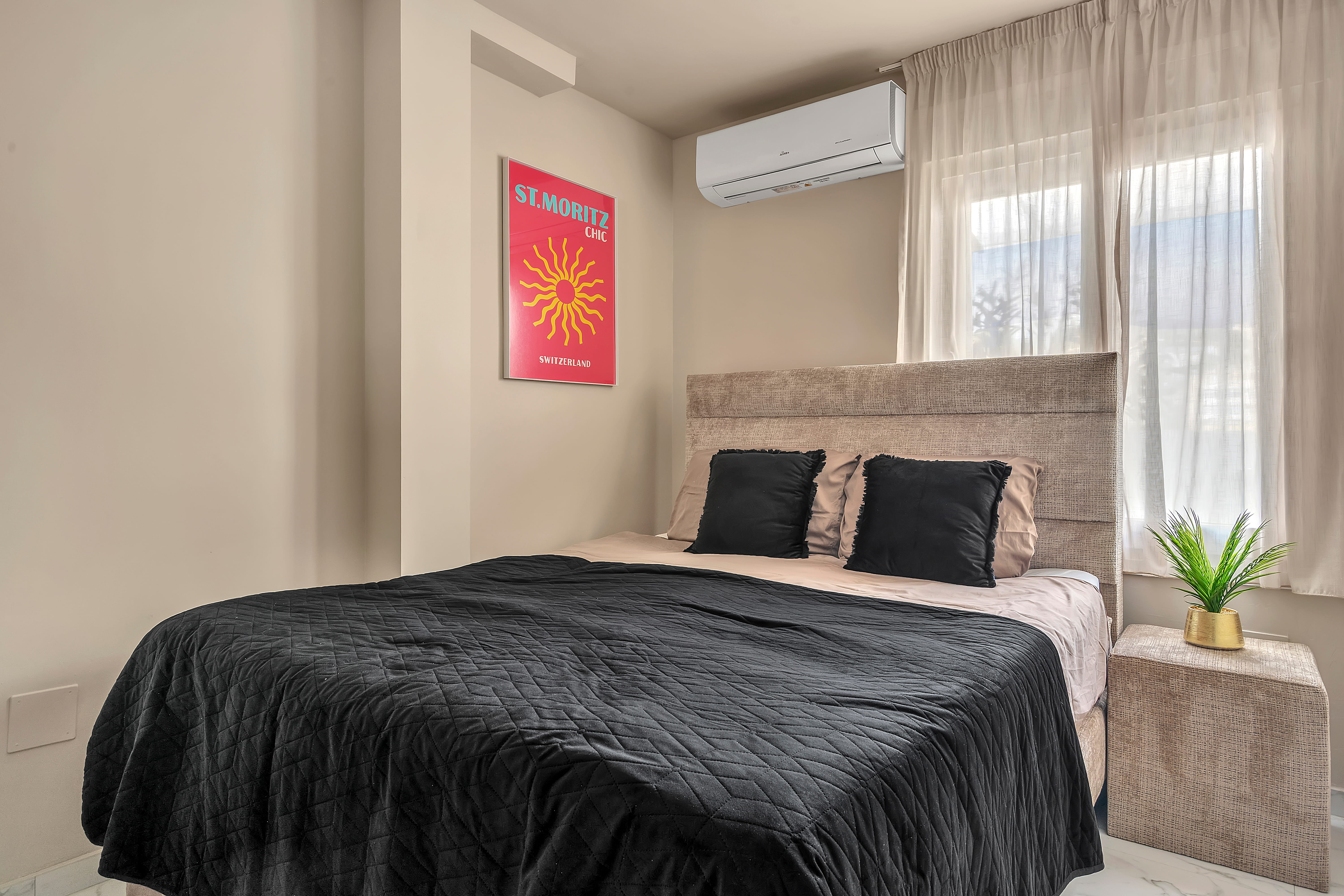 Stijlvolle slaapkamer met een rustgevende ambiance voor een perfecte nachtrust