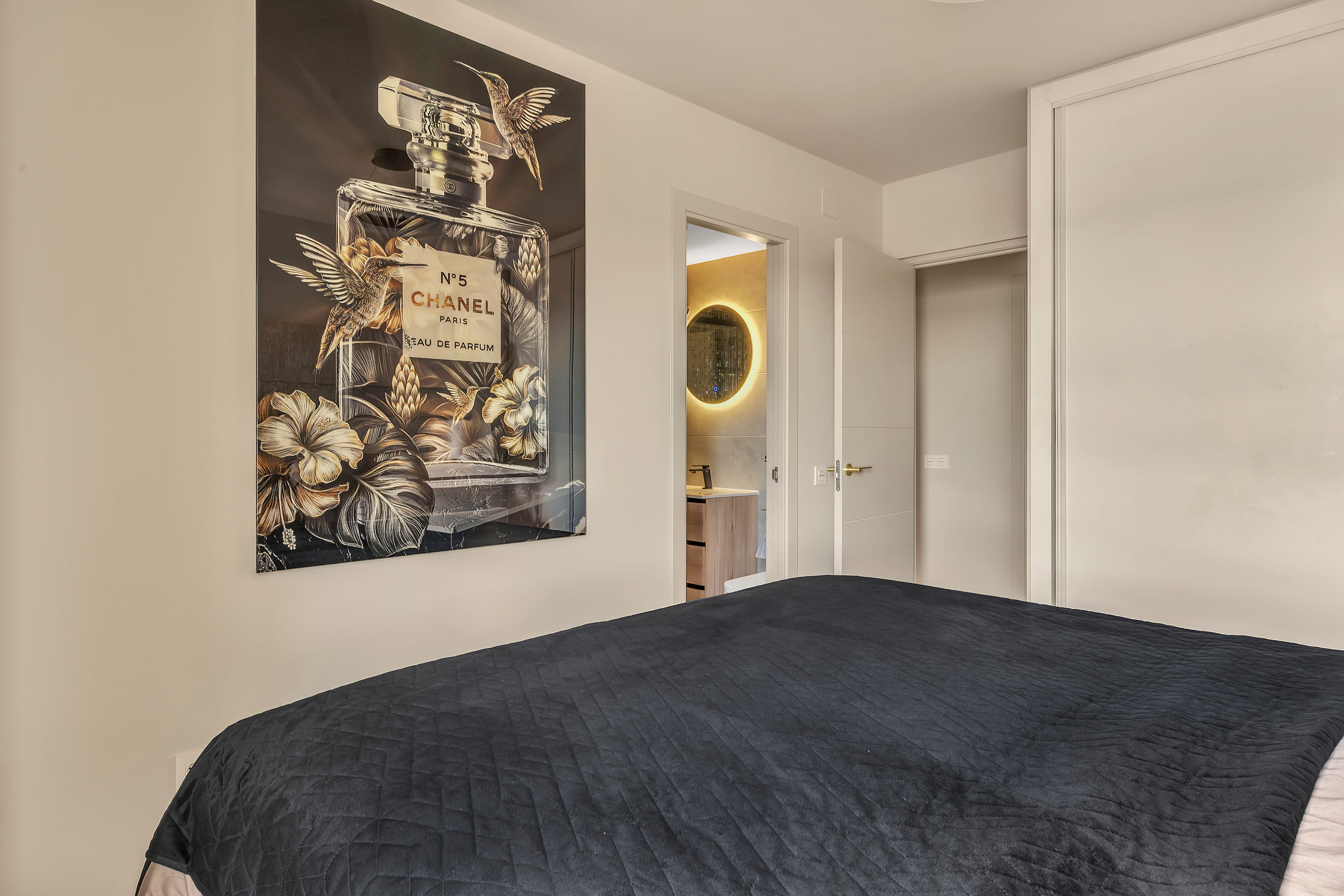 Comfortabele slaapkamer, ideaal om helemaal op te laden na een dag aan zee