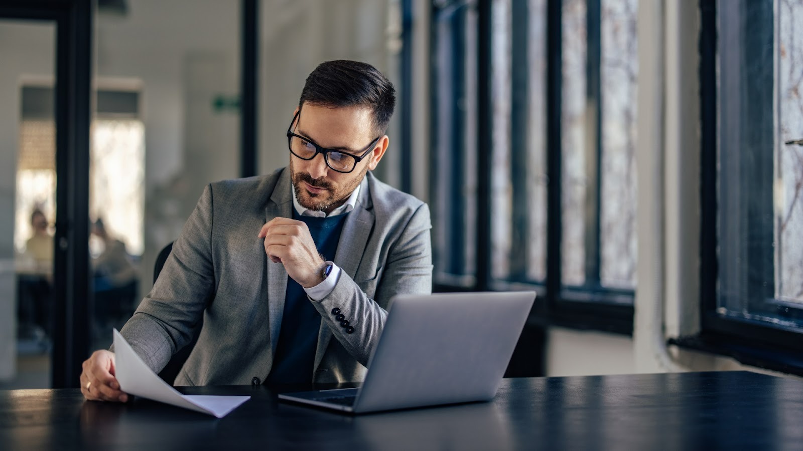 How a Receivable Accountant Manages Work on a Daily and Monthly Basis