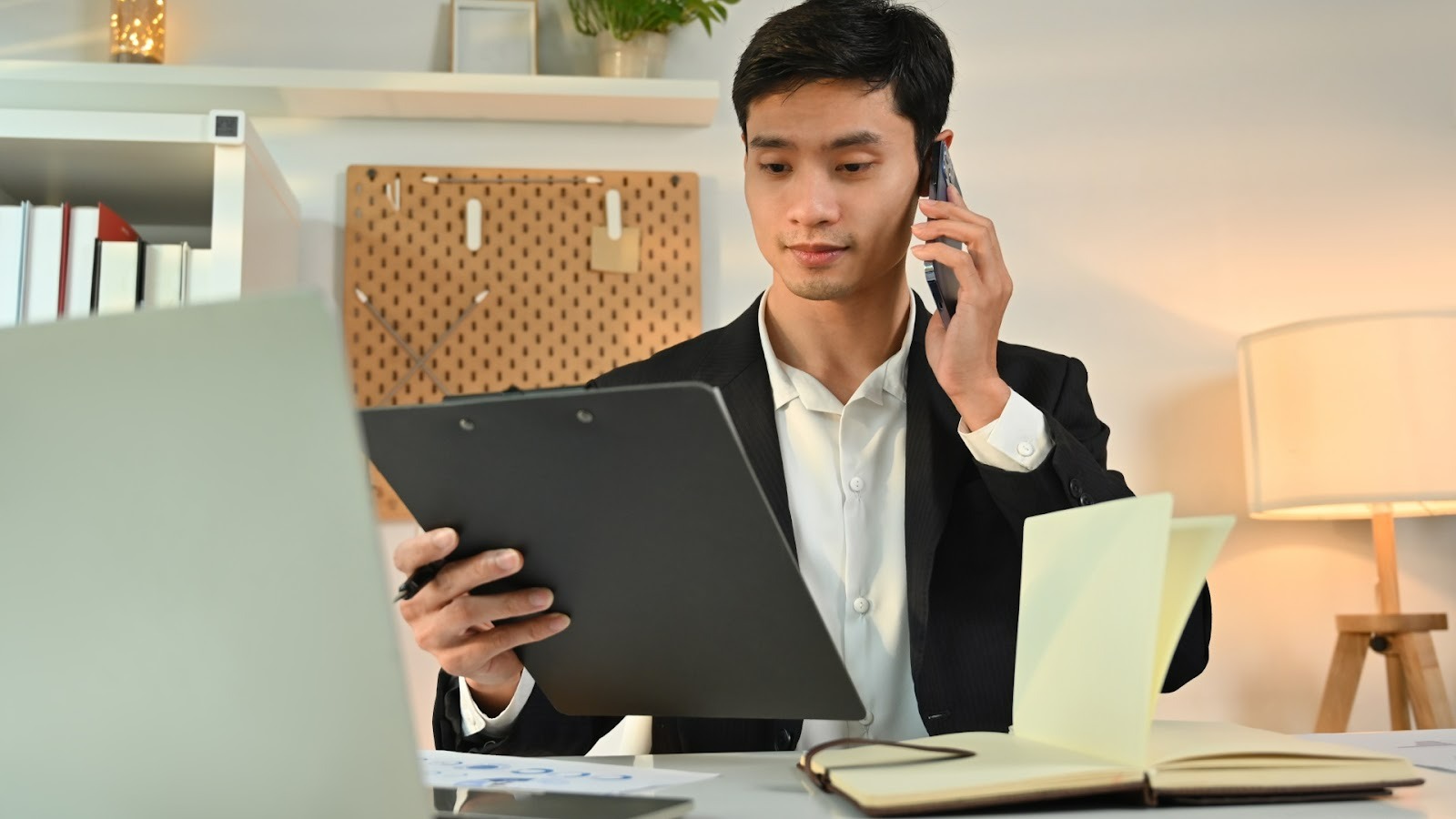 Career Growth and Qualifications for Receivable Accountants