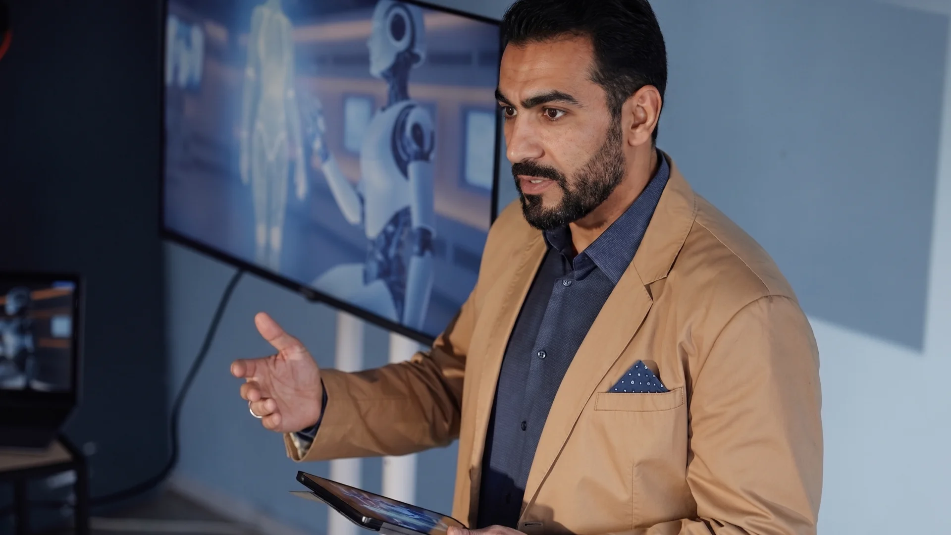 How Machine Learning Enhances Conversational AI