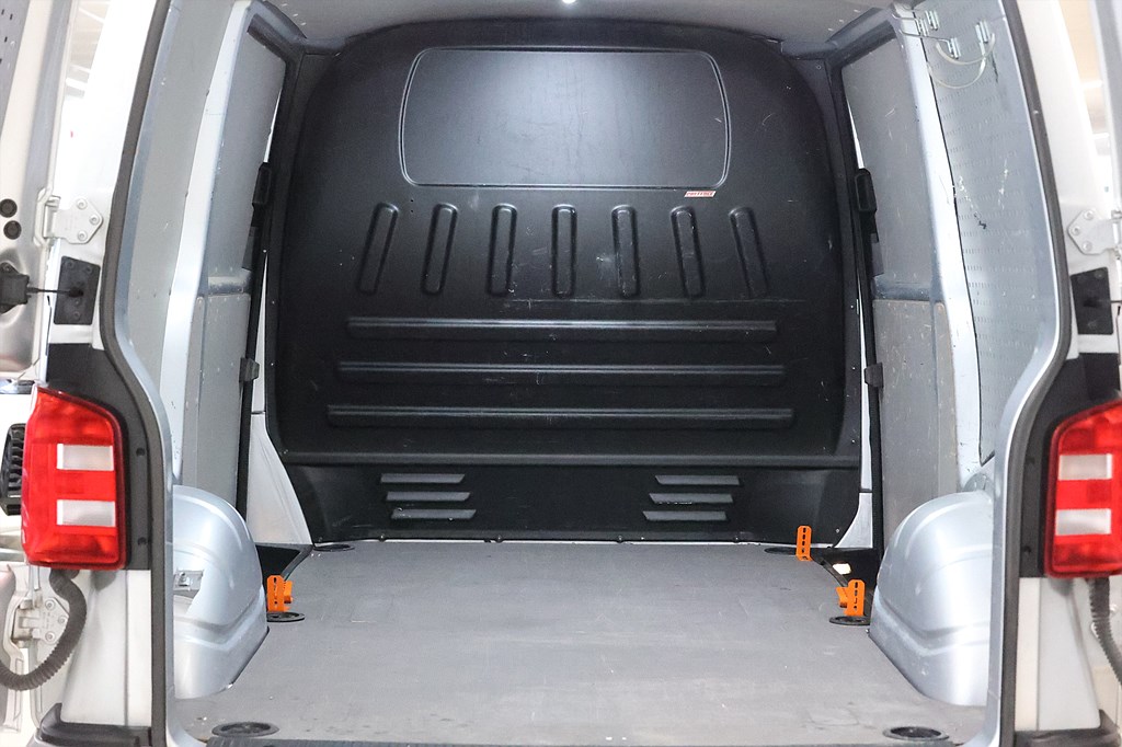 Volkswagen Transporter T6 4Motion, chargement portes arrière ouvertes