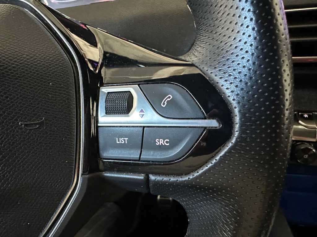 Peugeot 3008 GT Line, commandes au volant