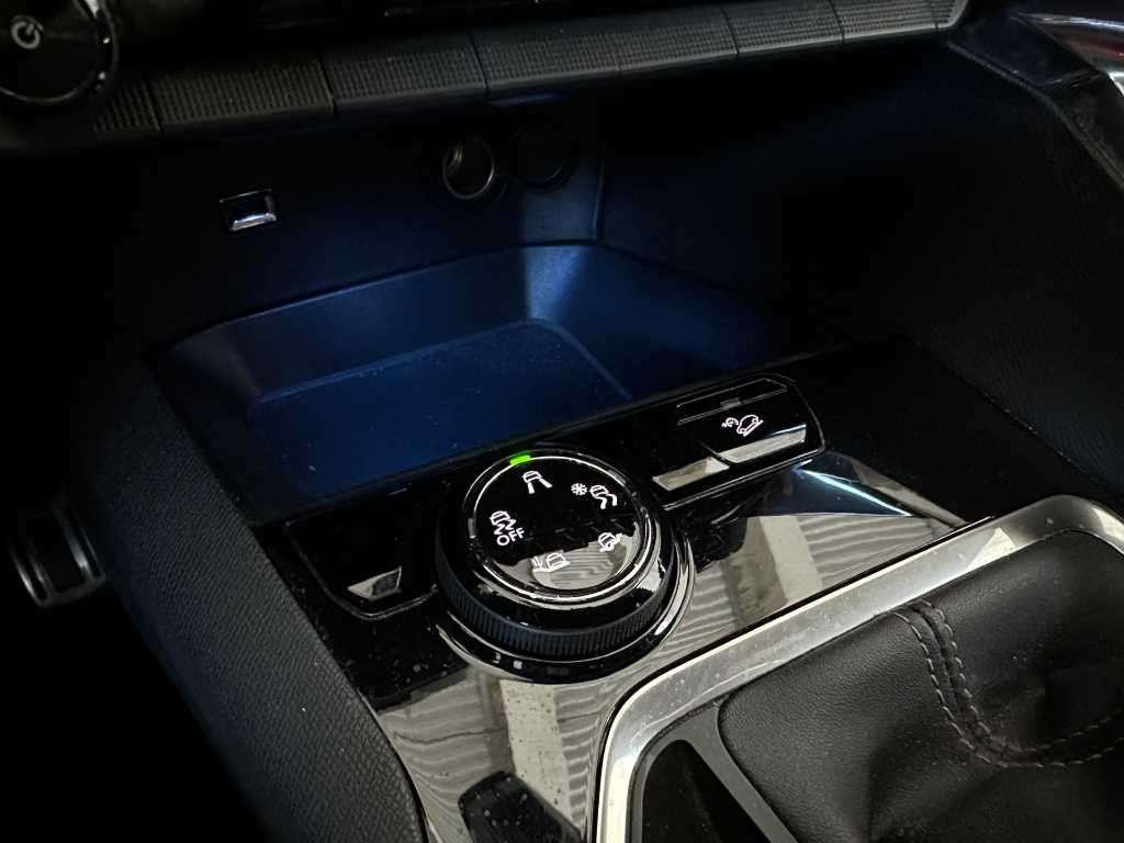 Peugeot 3008 GT Line, console centrale