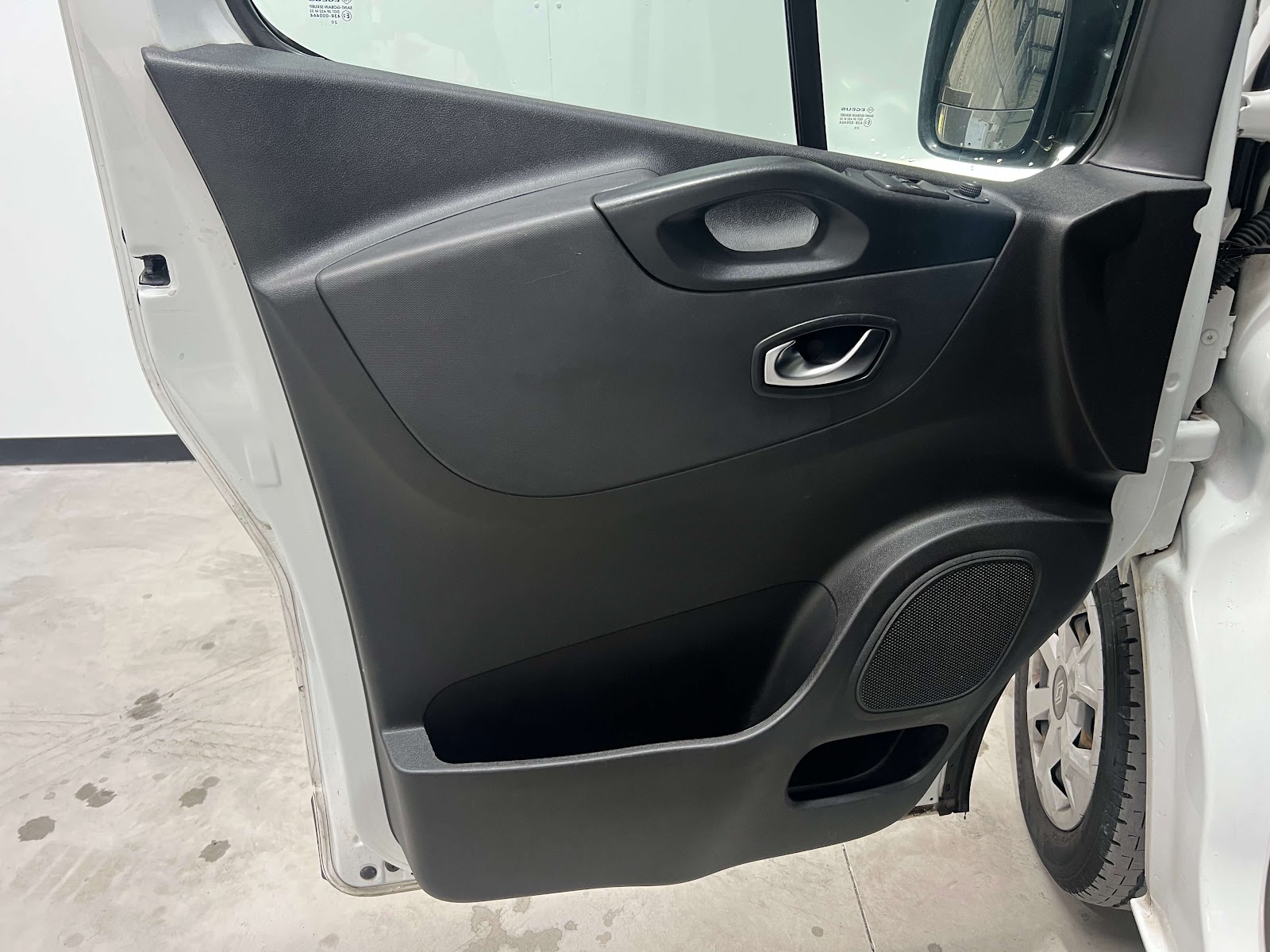 Renault Trafic L1H1, porte conducteur