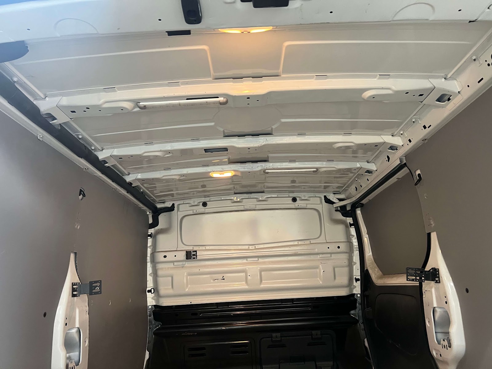 Renault Trafic L1H1, chargement vue arrière