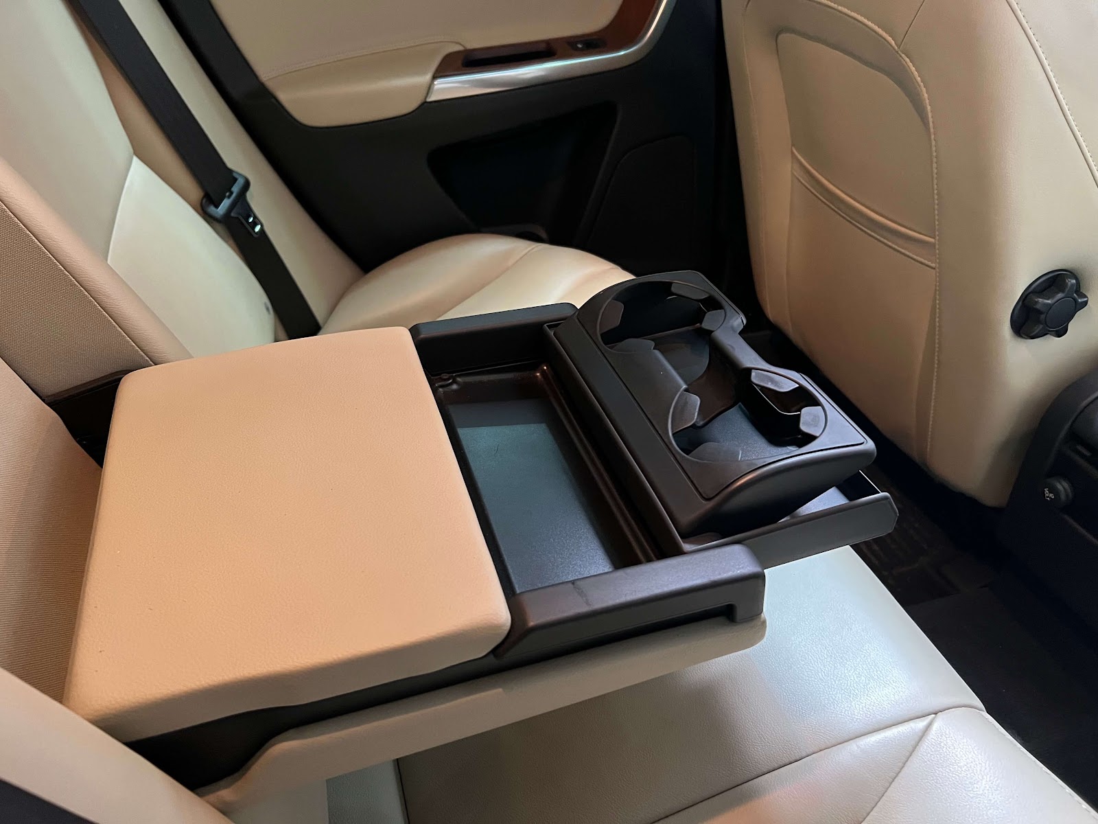 Volvo XC60 Summum, accoudoir