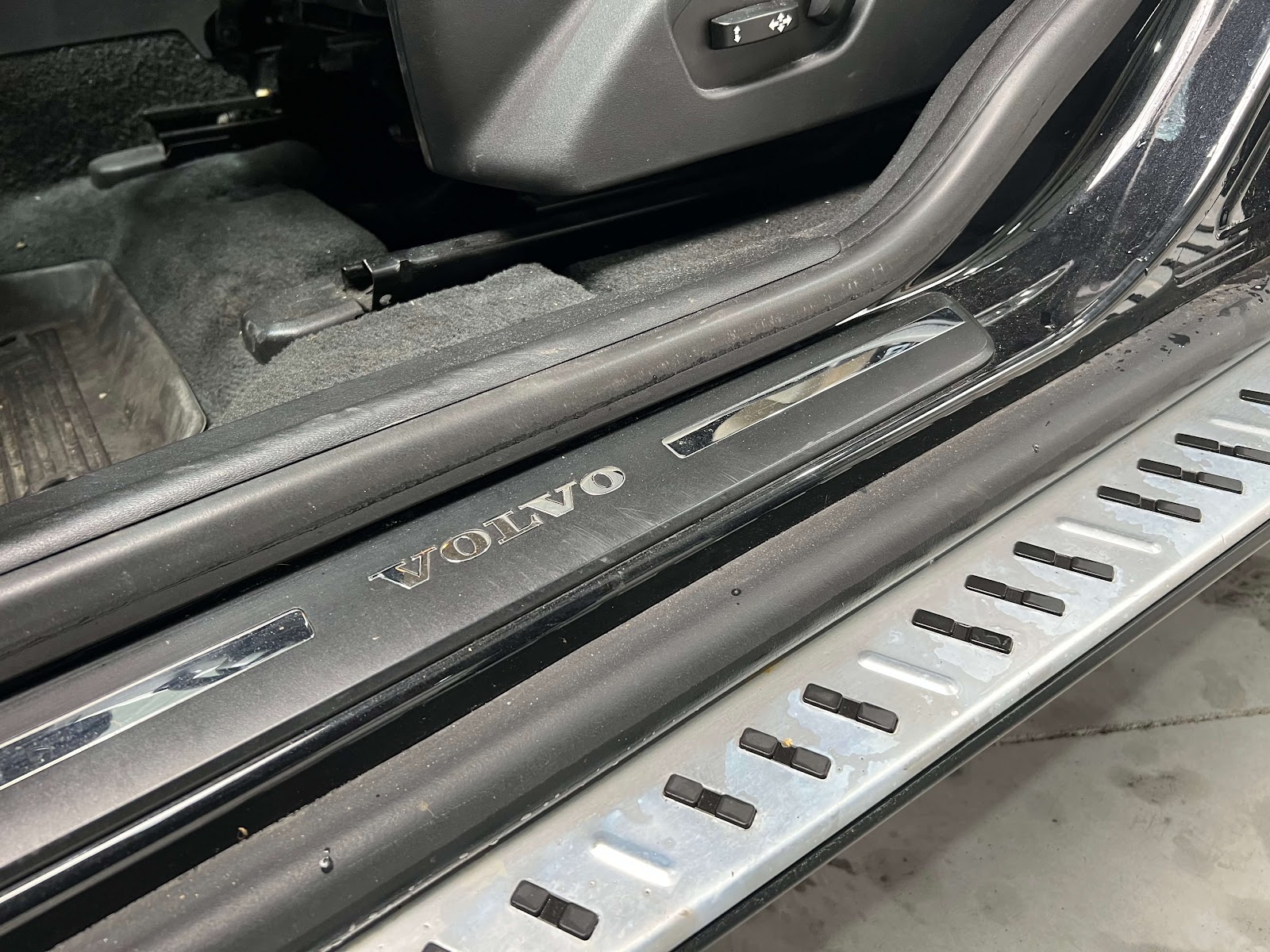Volvo XC60 Summum, seuil de porte
