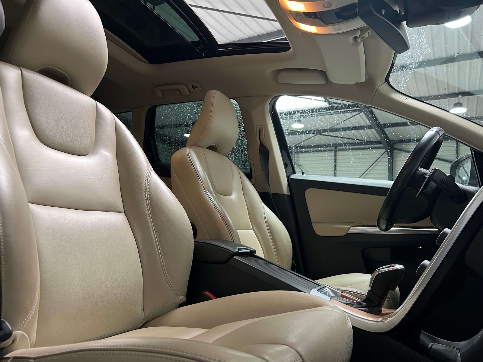 Volvo XC60 Summum, sièges avant cuir