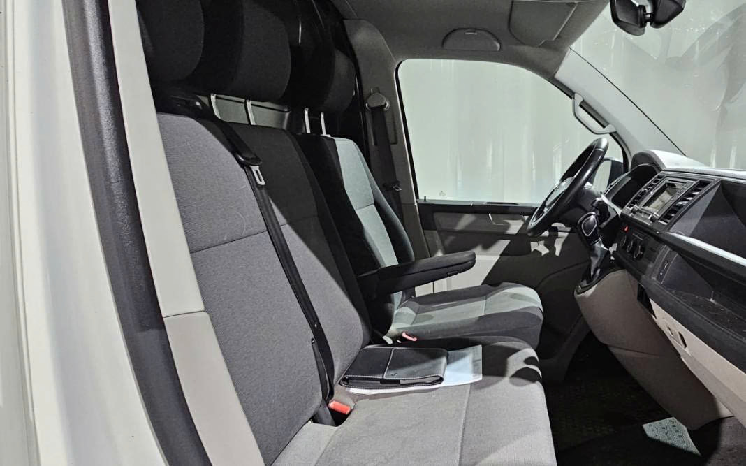 Volkswagen Transporter T6 L1H1, cabine 3 places