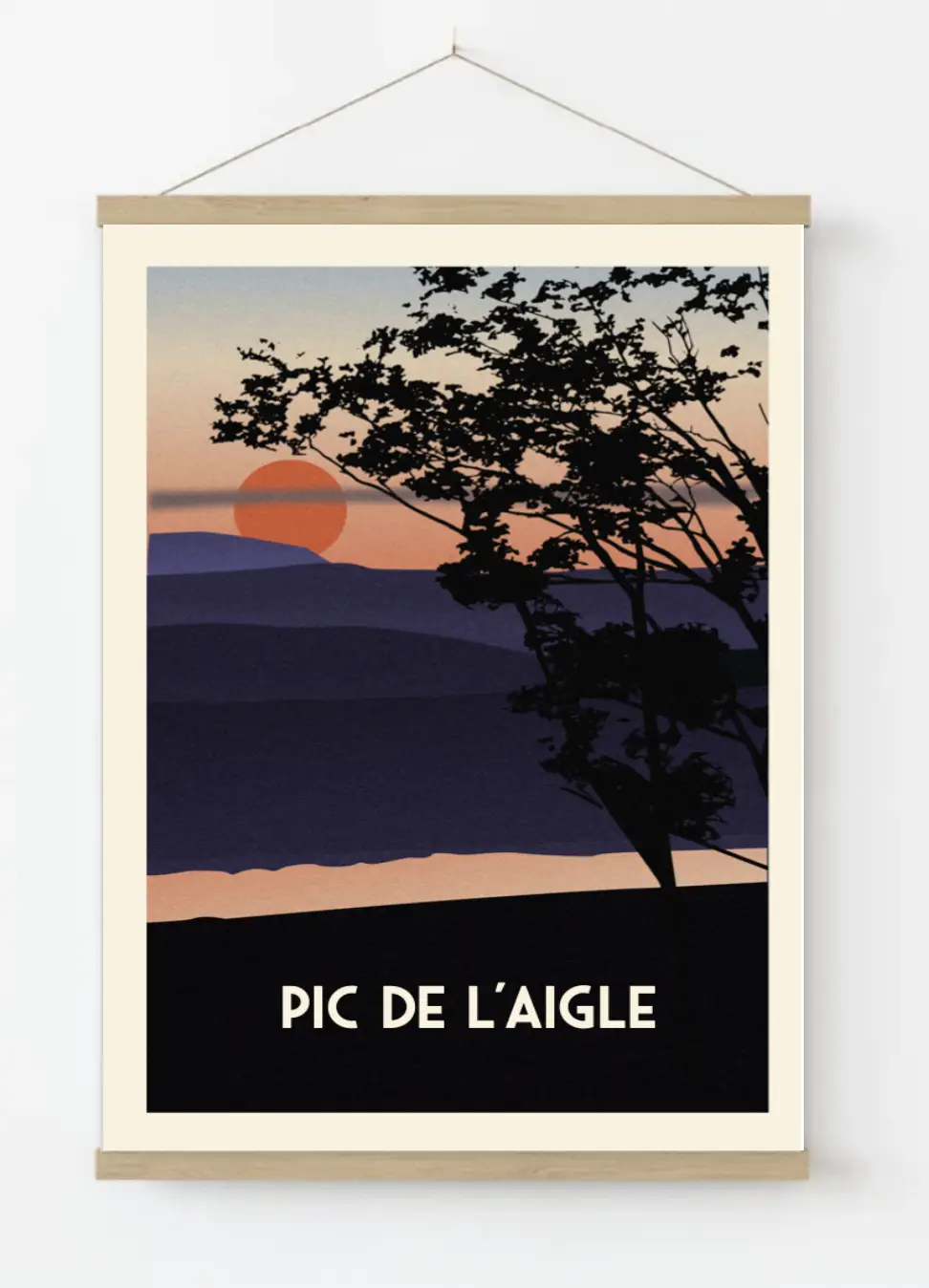 Affiche vectorielle moderne Pic de l'Aigle - Monts Jura - noir saumon - coucher de soleil - dans un porte affiche en bois - Édition limitée par Fabulotte.