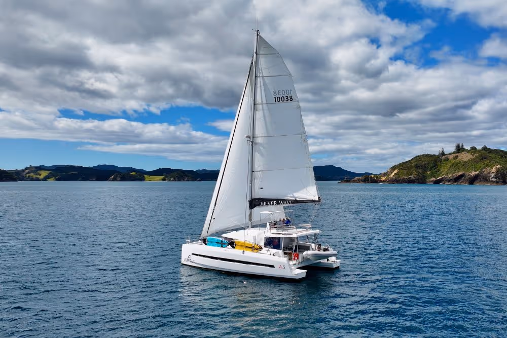 Silver Wave yacht, Serenity sailing through the Bay of Islands