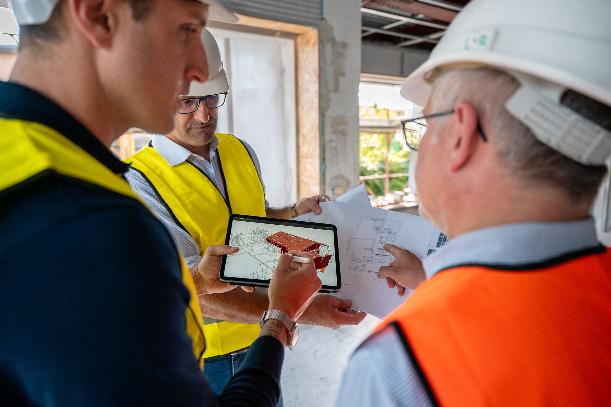 Sicurezza nei cantieri con protezione di accessi, mezzi e materiali