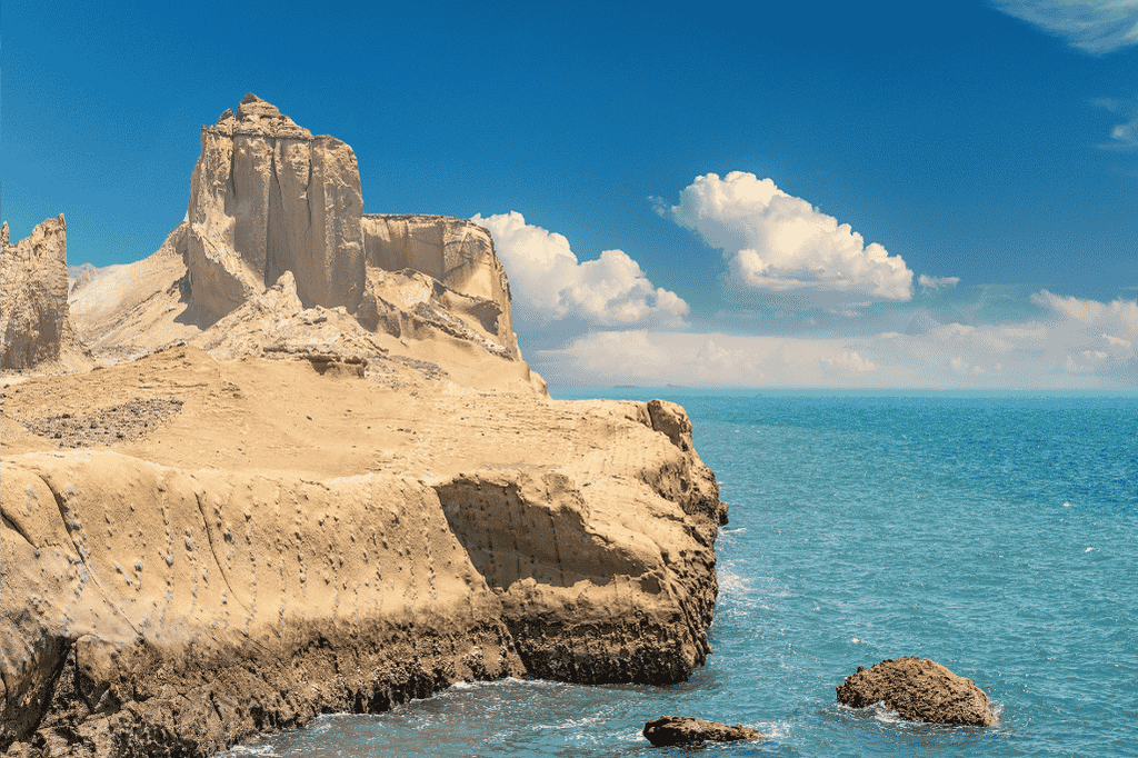 Strait of Hormuz evacuation: Clearing stranded vessels could take nearly two weeks under best-case scenario