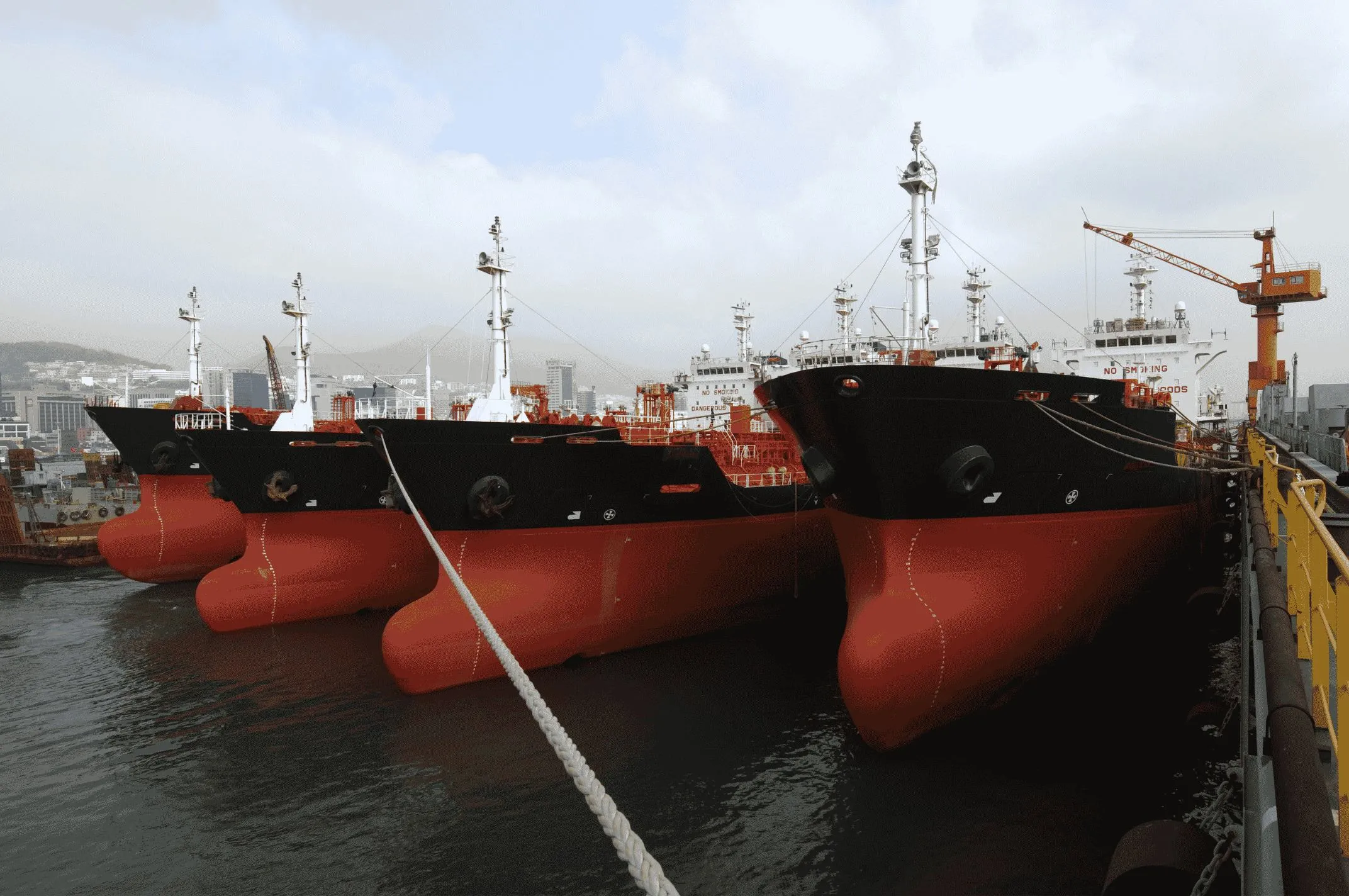 Clean-to-Dirty switching reshapes LR2/Aframax market balance